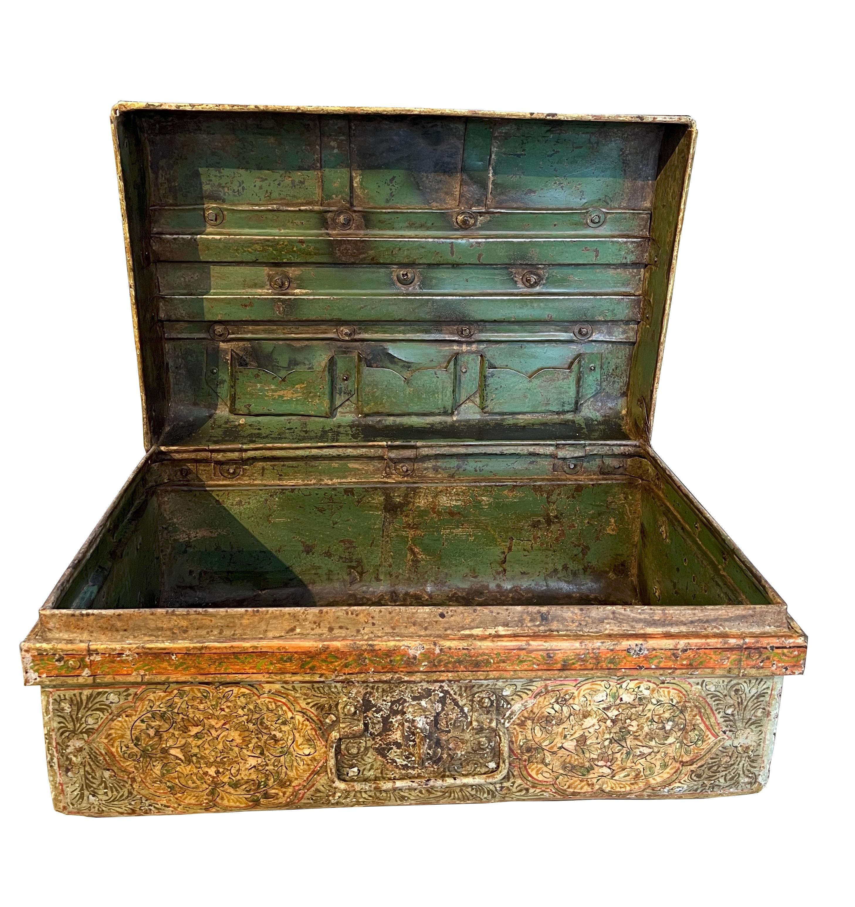 Boîte peinte en métal antique  en vente 8