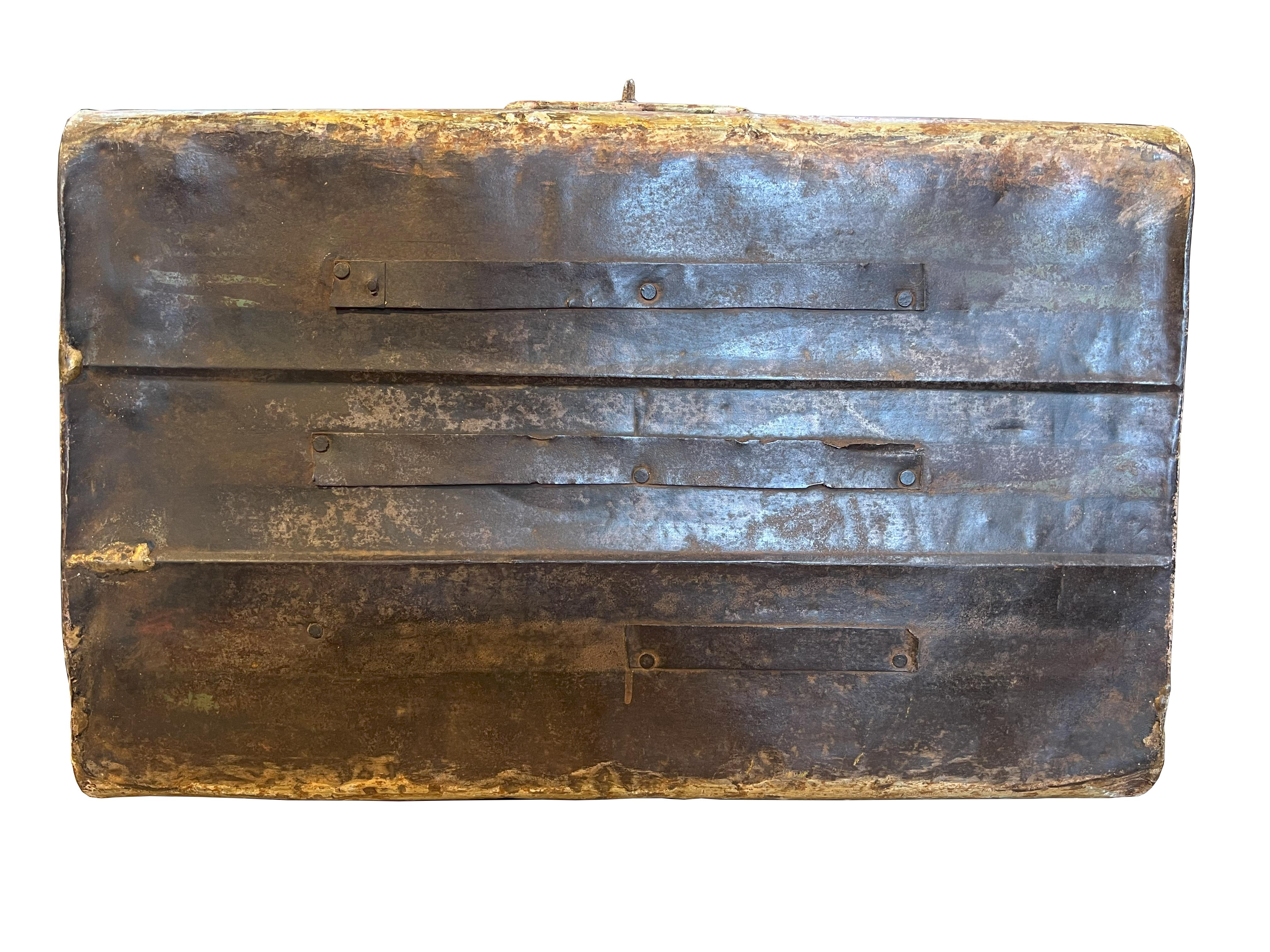 Boîte peinte en métal antique  en vente 12