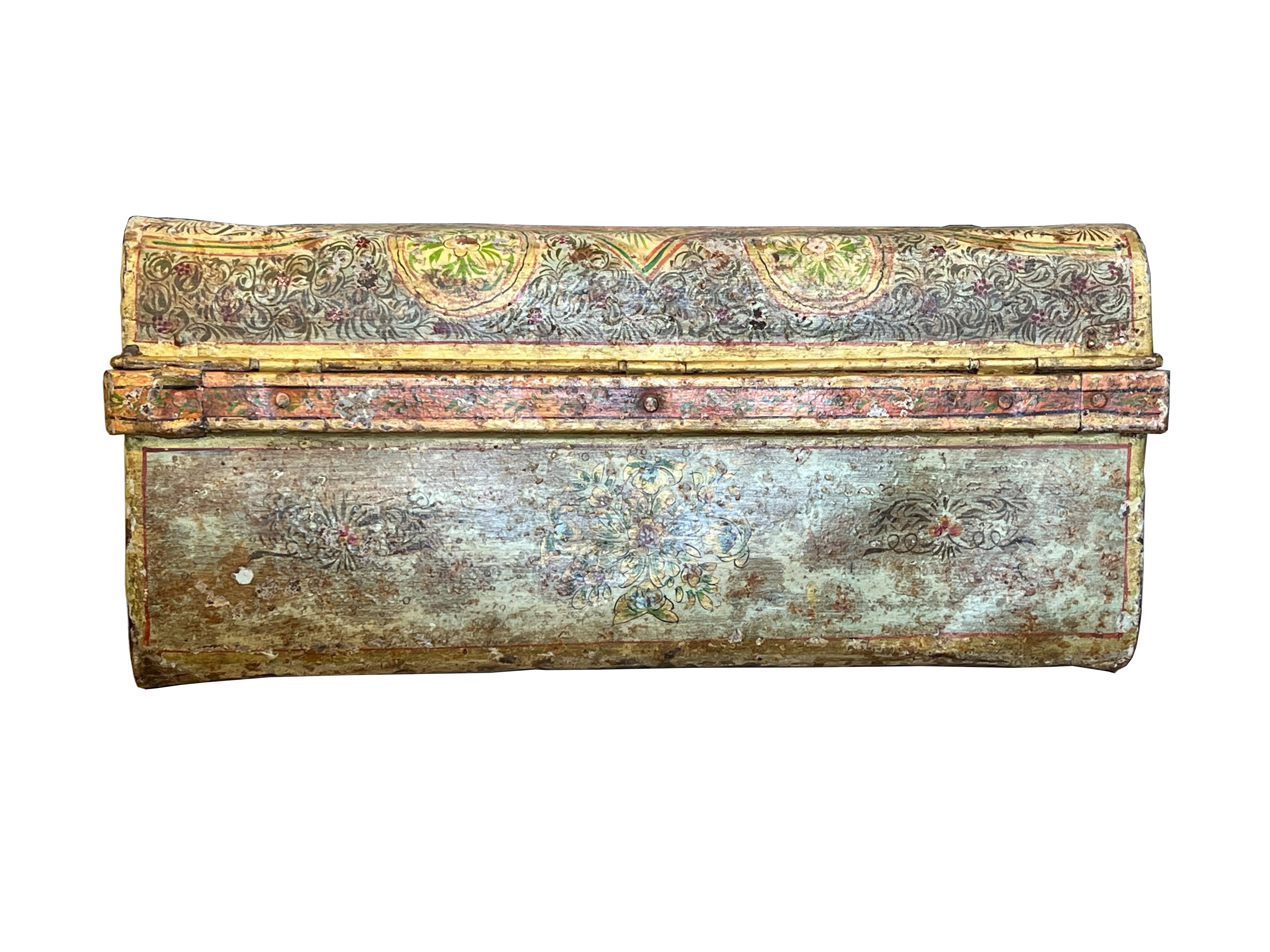 Boîte peinte en métal antique  Bon état - En vente à Encinitas, CA