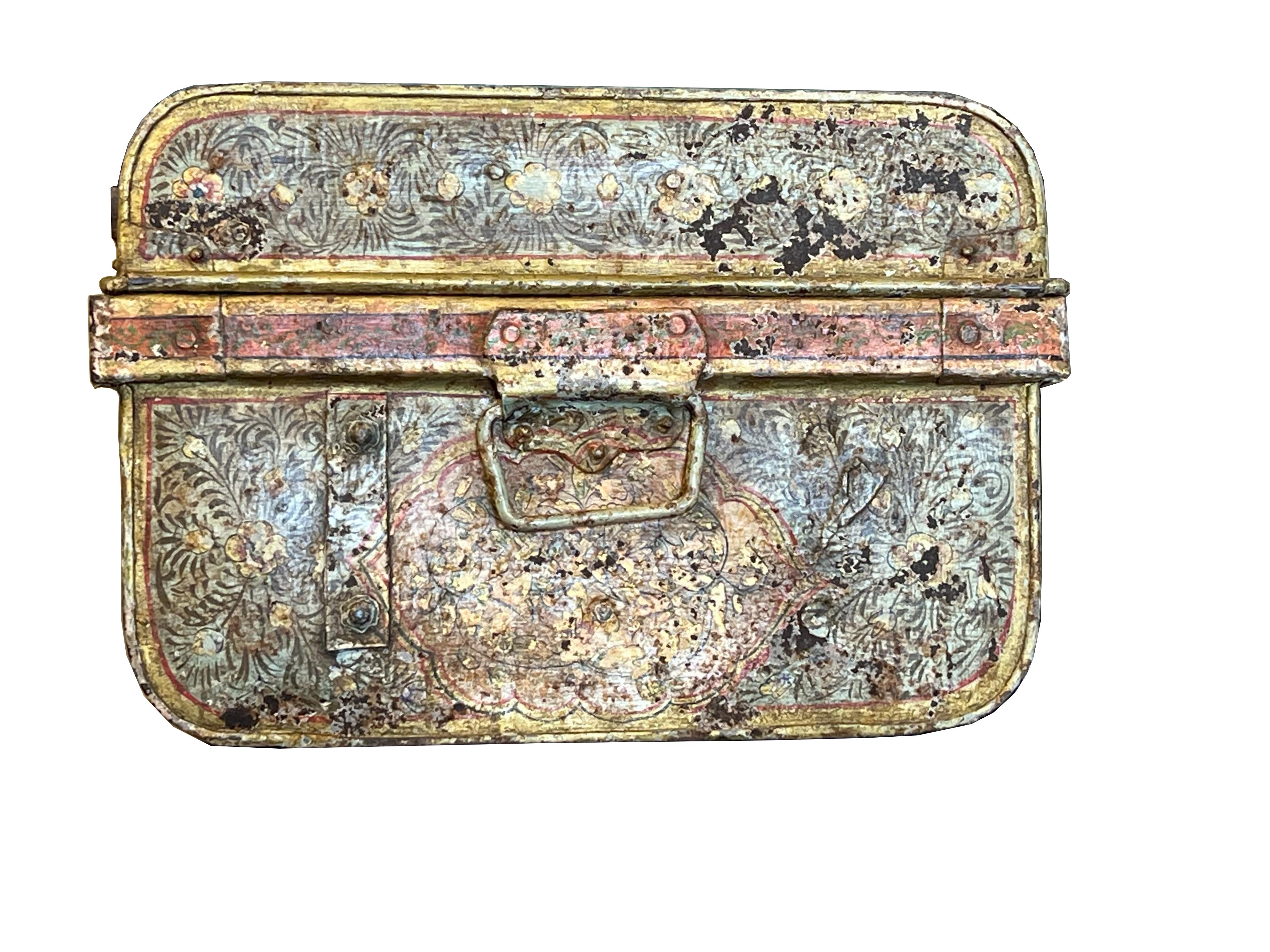Boîte peinte en métal antique  en vente 2