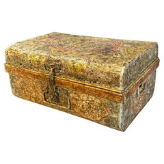 Caja antigua de metal pintado