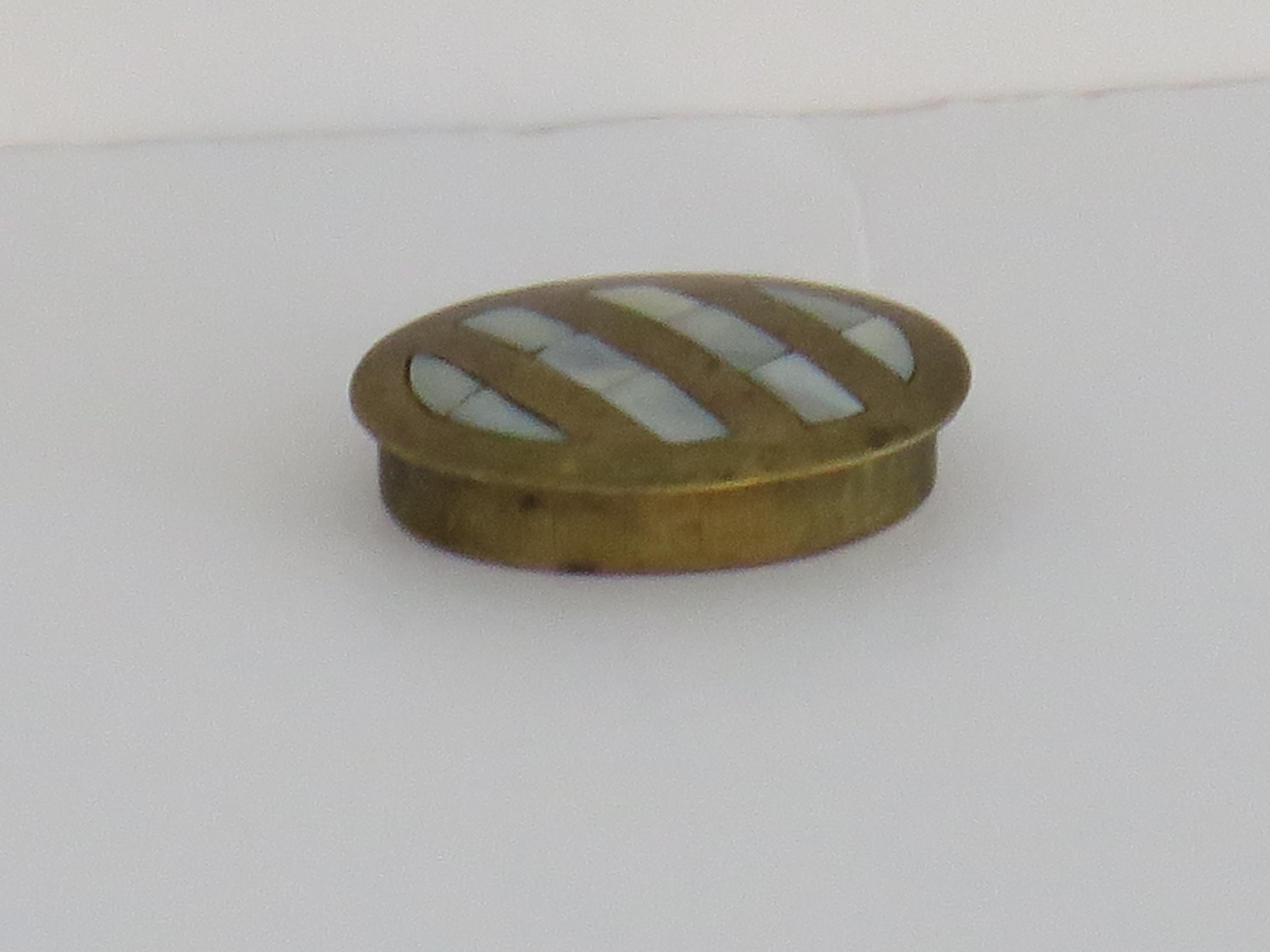Antique metal Pill Box with Mother-of-Pearl inlay to lid, English Edwardian  In Good Condition For Sale In Lincoln, Lincolnshire