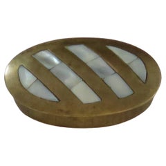 Boîte à pilules ancienne en métal avec incrustation de nacre sur le couvercle, style édouardien anglais 