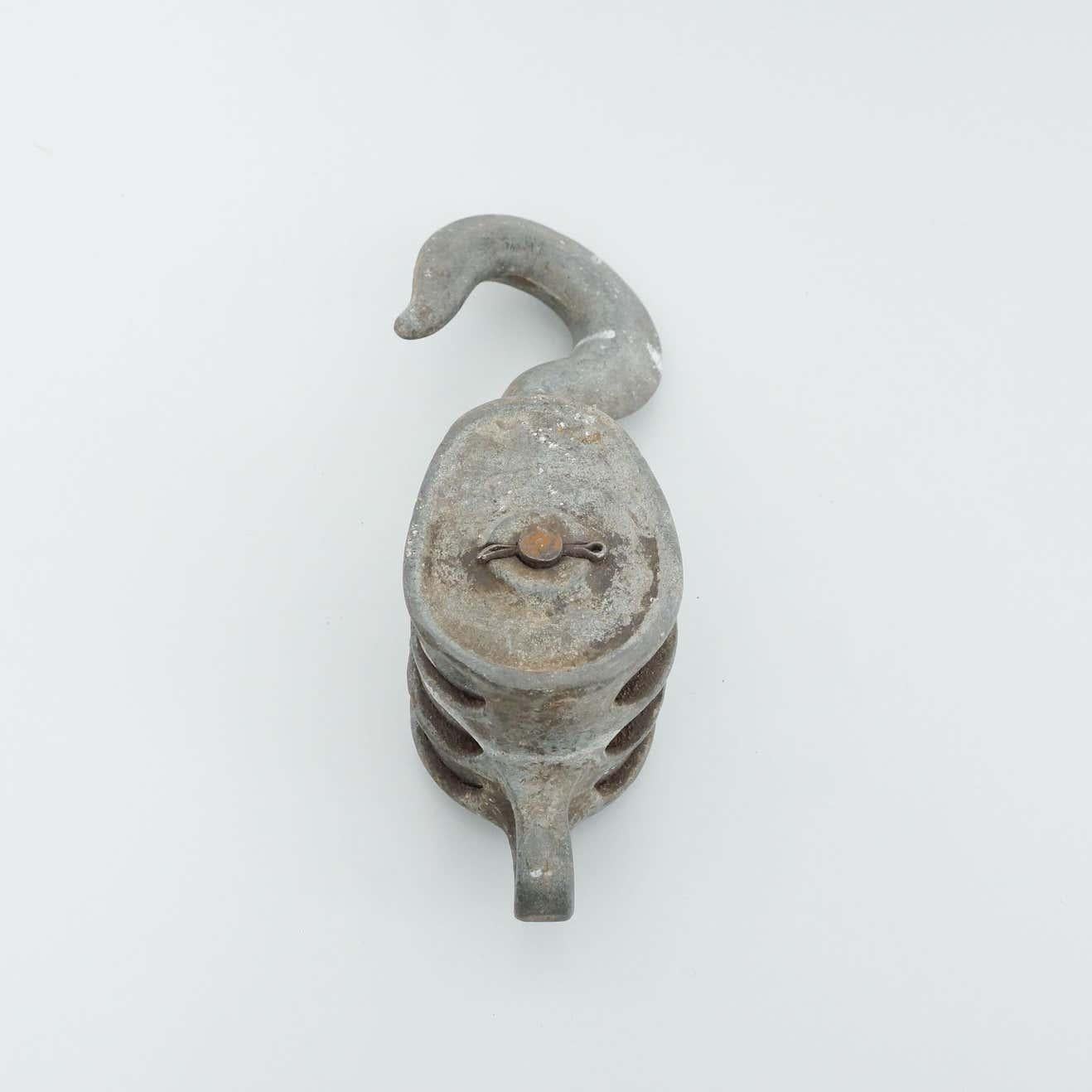 Antique Metal Pulley Hook In Good Condition For Sale In Barcelona, Barcelona