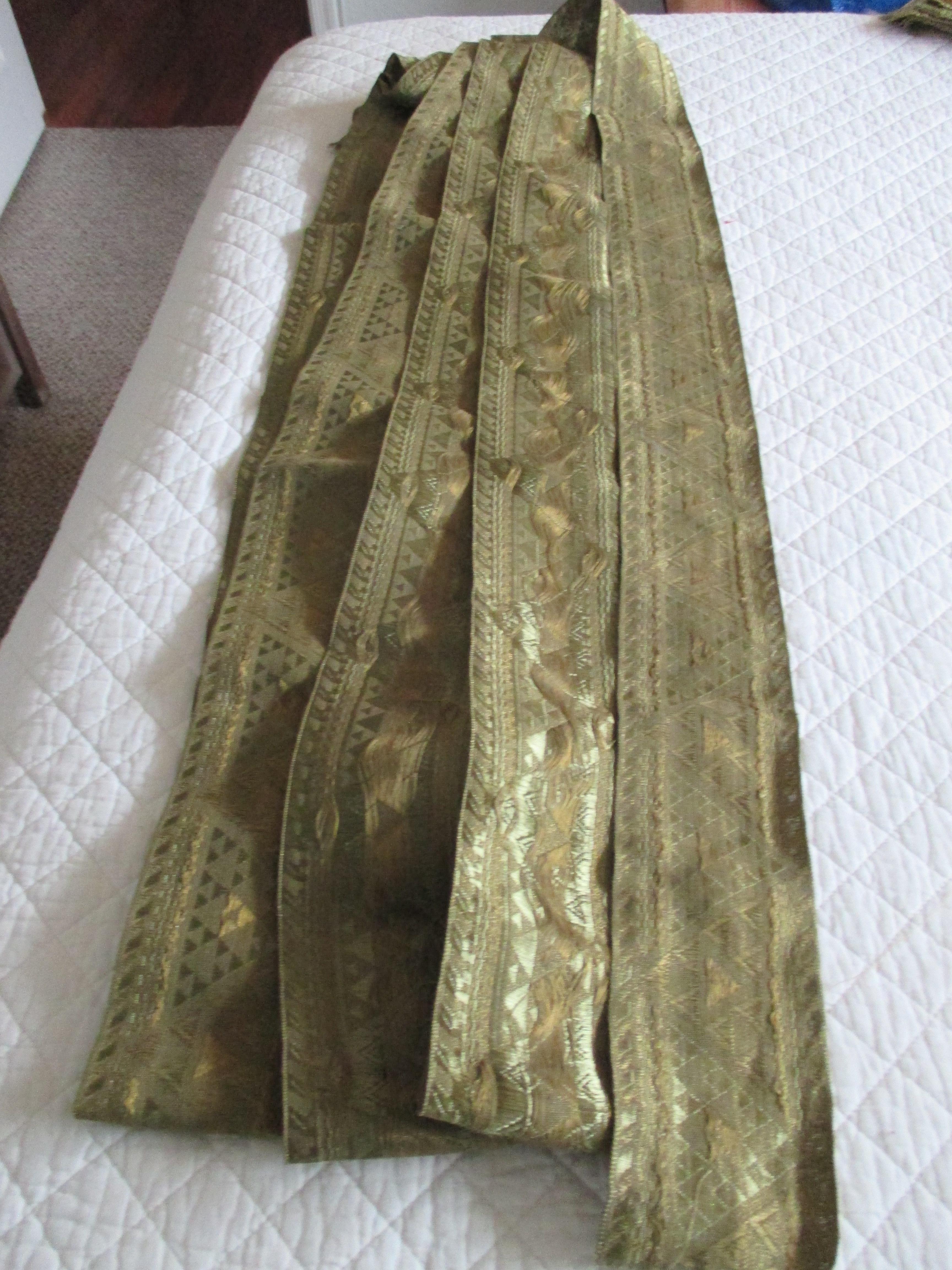 Antique metallic threads woven wide decorative trim.
Triangular design in moss green and gold threads.
Ideal for upholstery, curtain trim or pillows.
Size: 3.75