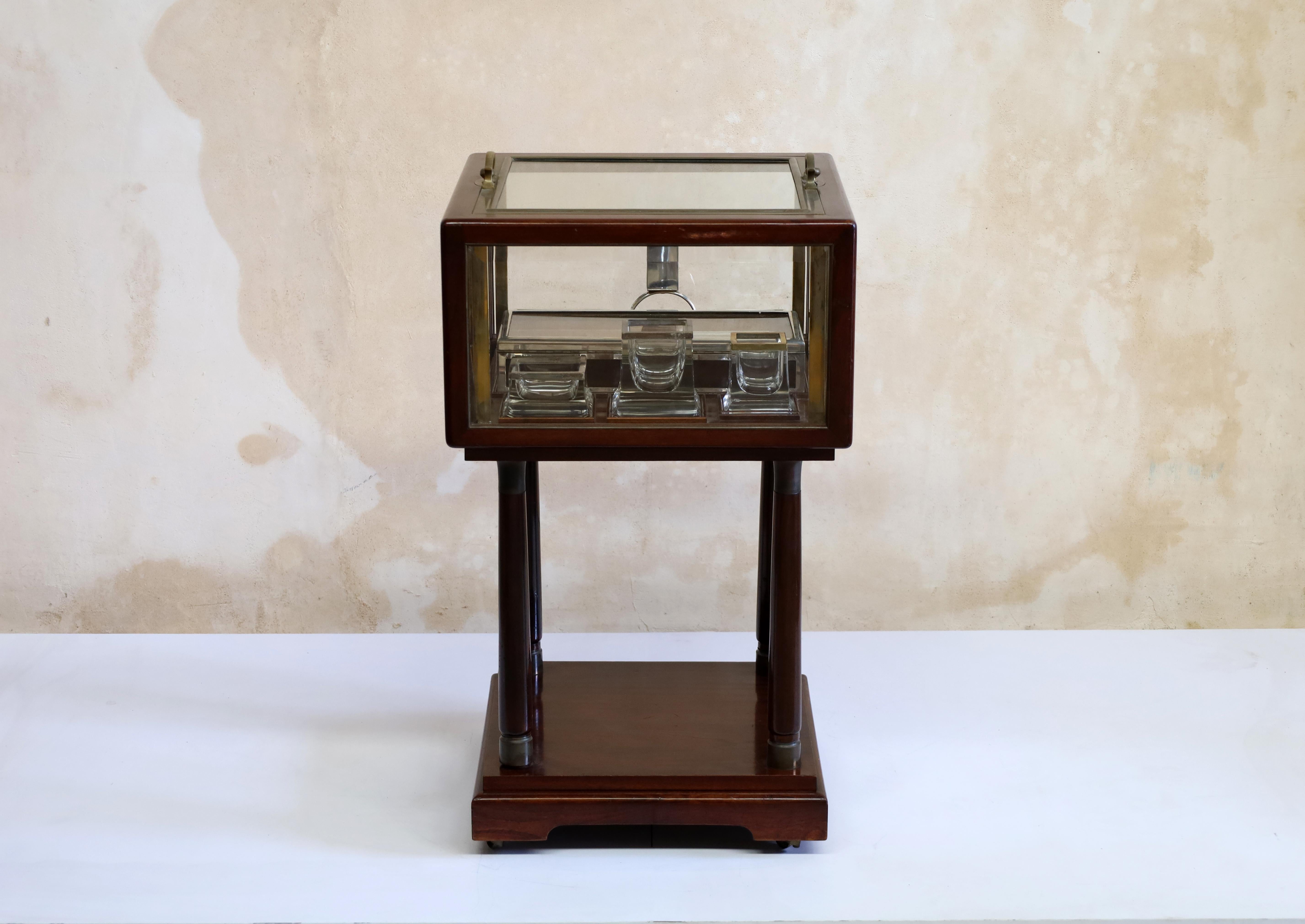 Regency Table à cigares métamorphique ancienne en vente