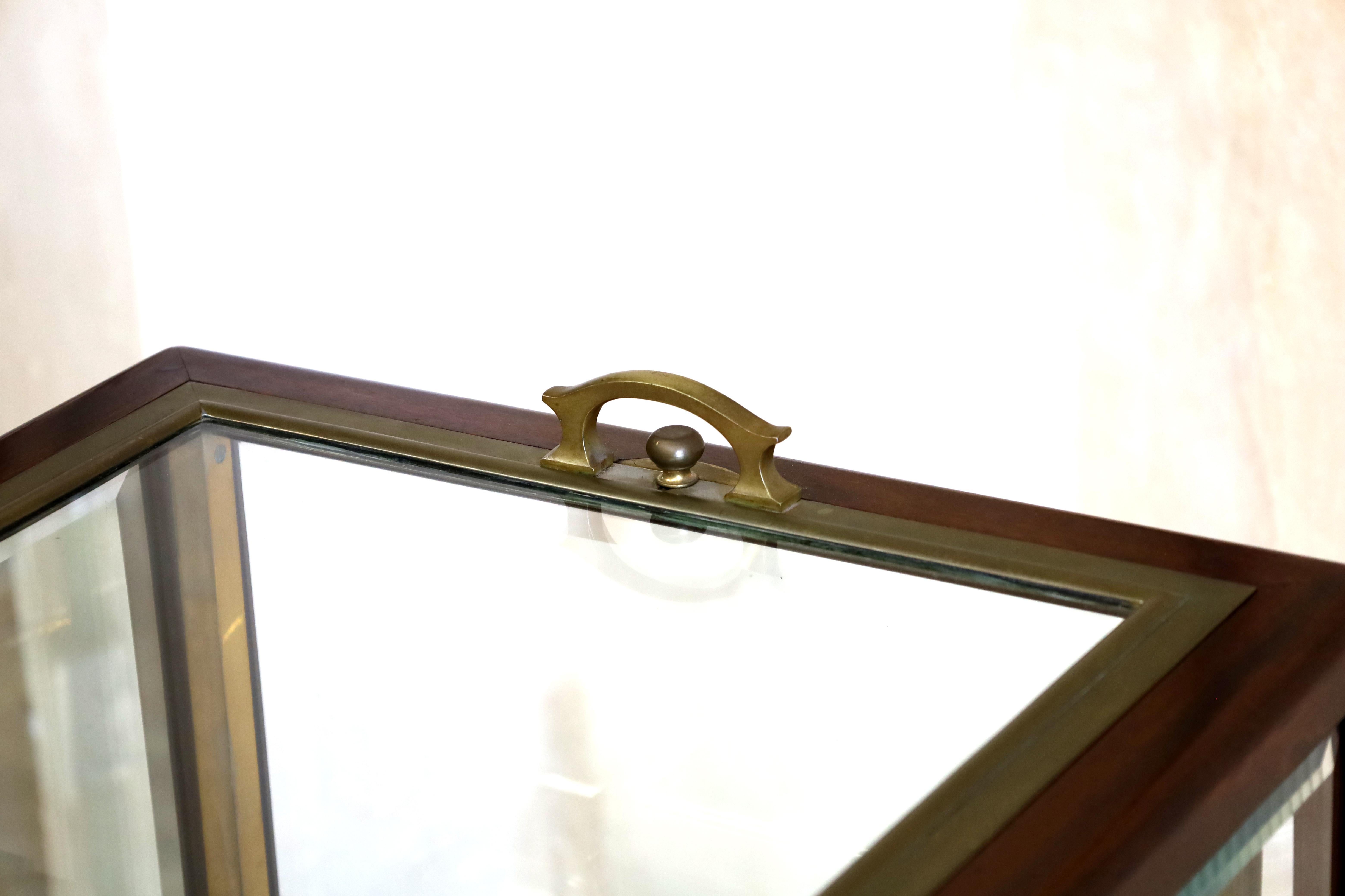 Anglais Table à cigares métamorphique ancienne en vente