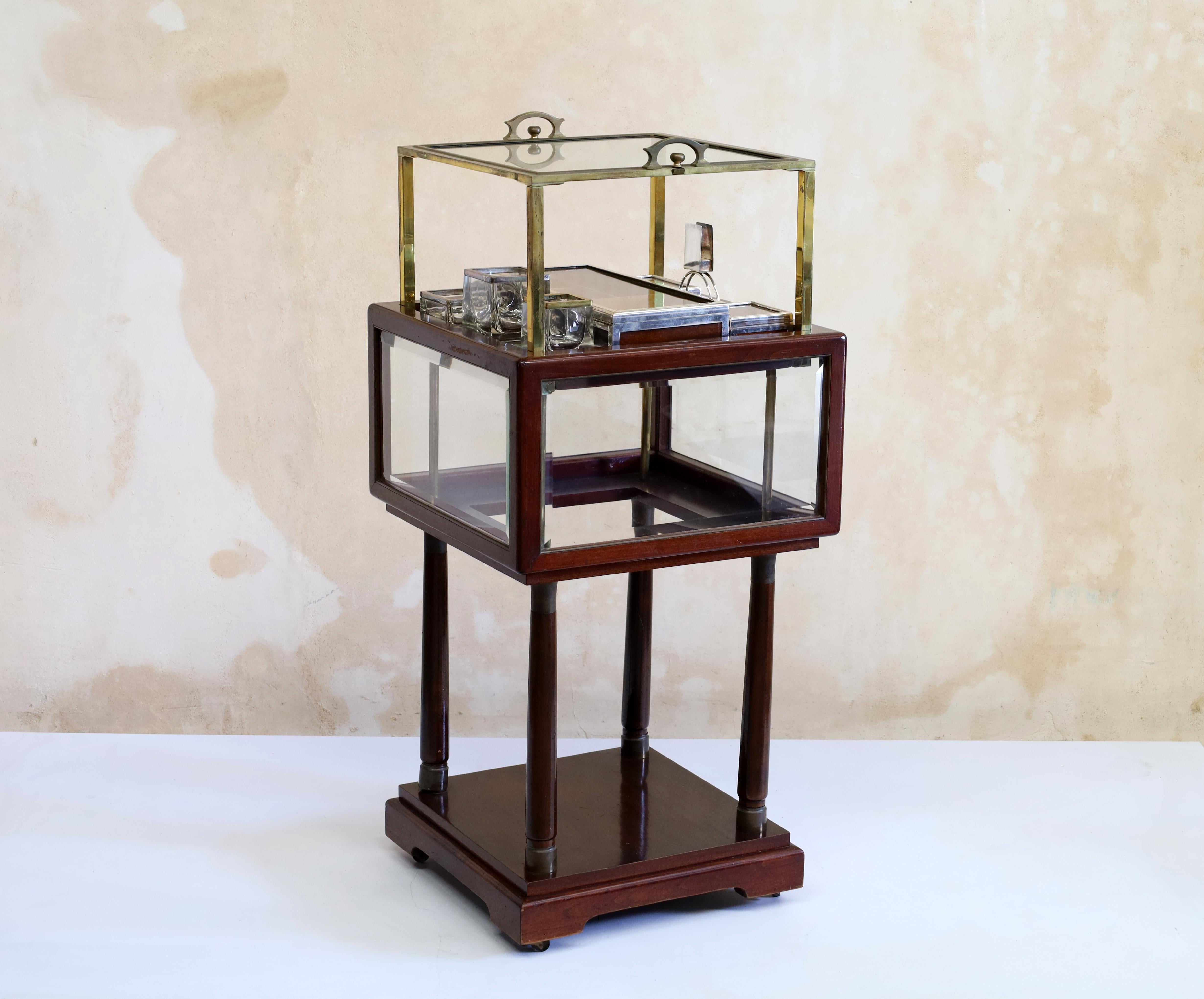 Fait main Table à cigares métamorphique ancienne en vente