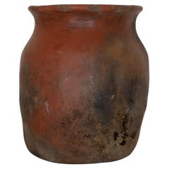 Ancien récipient à eau en terre cuite mexicaine. Daniel. XXème siècle. The Collective.
