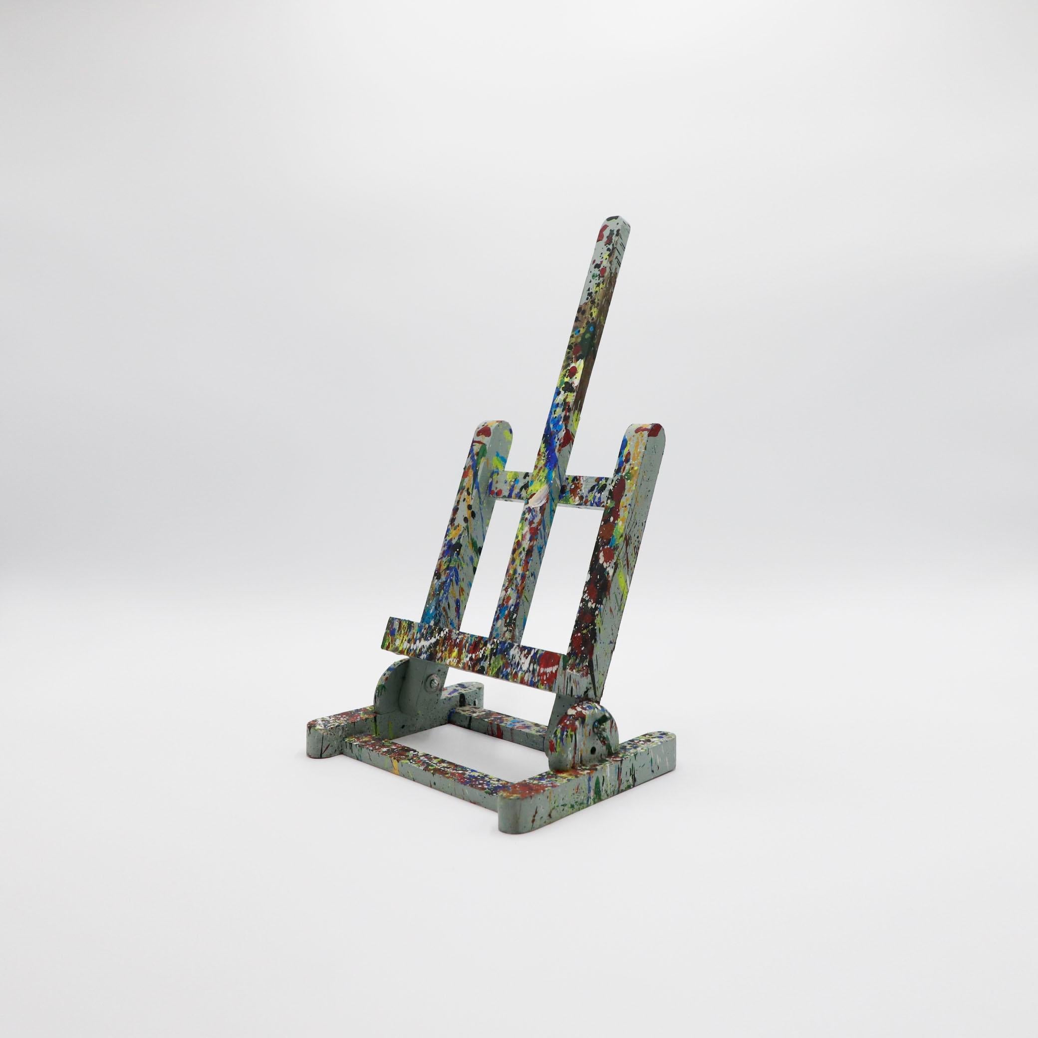Ancien petit chevalet d'artiste en bois peint mexicain, fabriqué en bois massif, circa 1970.