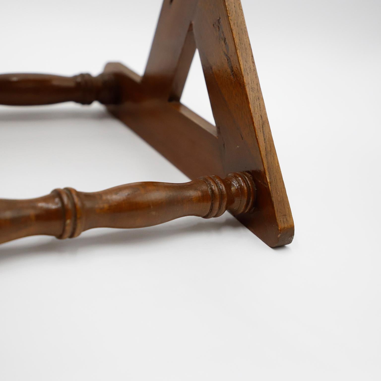 Antique Mexican Small Wood Artist Easel In Good Condition For Sale In Mexico City, CDMX