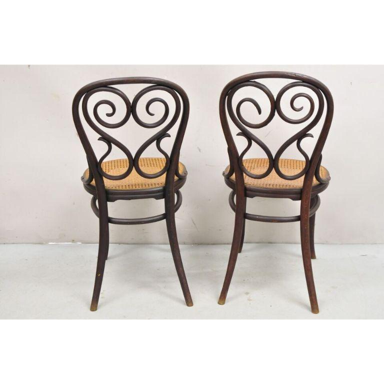 Ancienne paire de chaises de salle à manger de café Daum en bentwood et canne, Michael Thonet #4 en vente 4