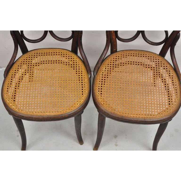 Ancienne paire de chaises de salle à manger de café Daum en bentwood et canne, Michael Thonet #4 Bon état - En vente à Philadelphia, PA