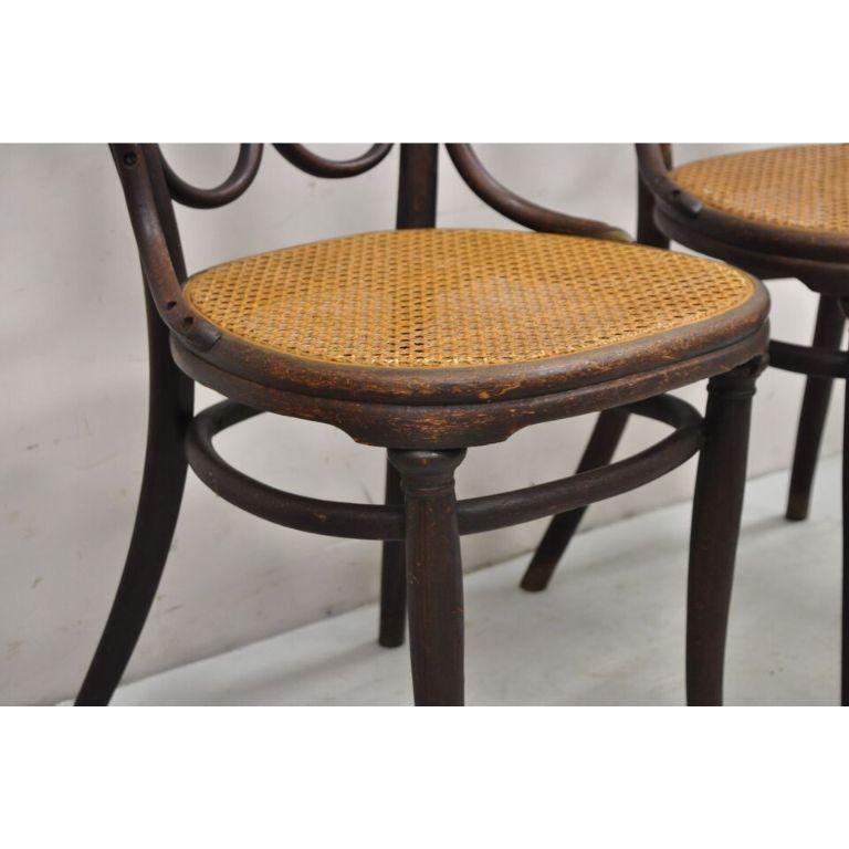 Ancienne paire de chaises de salle à manger de café Daum en bentwood et canne, Michael Thonet #4 en vente 3