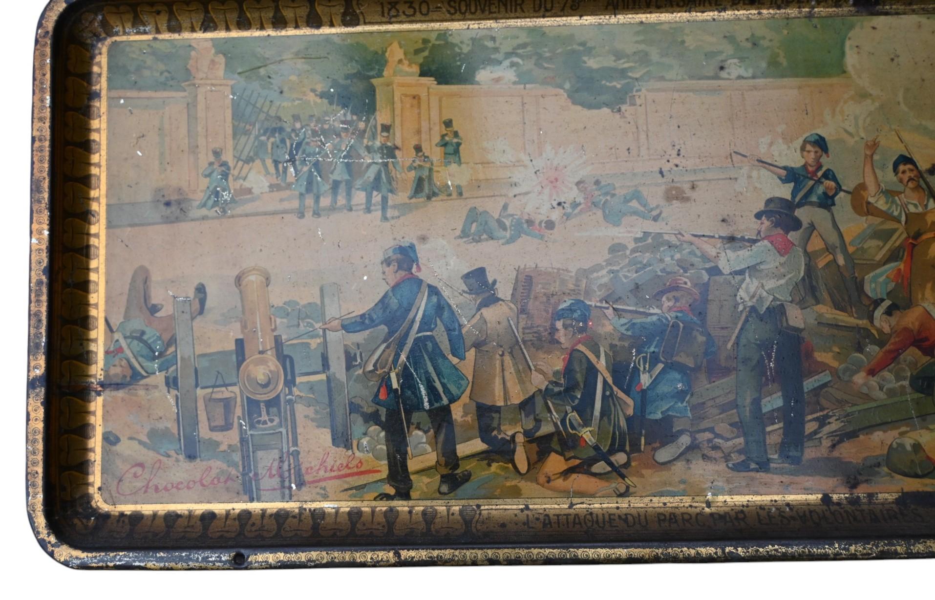 Vassoio pubblicitario antico - insegna pubblicitaria per il cioccolato belga Michiels, che si trovava a Bruxelles, in Belgio. Questo vassoio litografico in metallo in stile Art Nouveau è stato progettato come targa commemorativa per il 75°