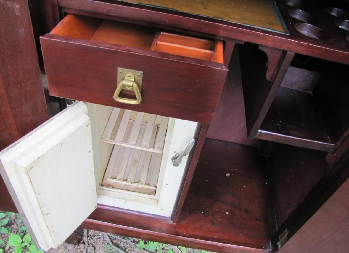 ANTIQUE „Michigan Chair Co“ Cellarette - Stickley Ära - W2962 im Zustand „Gut“ im Angebot in Shamokin Dam, PA