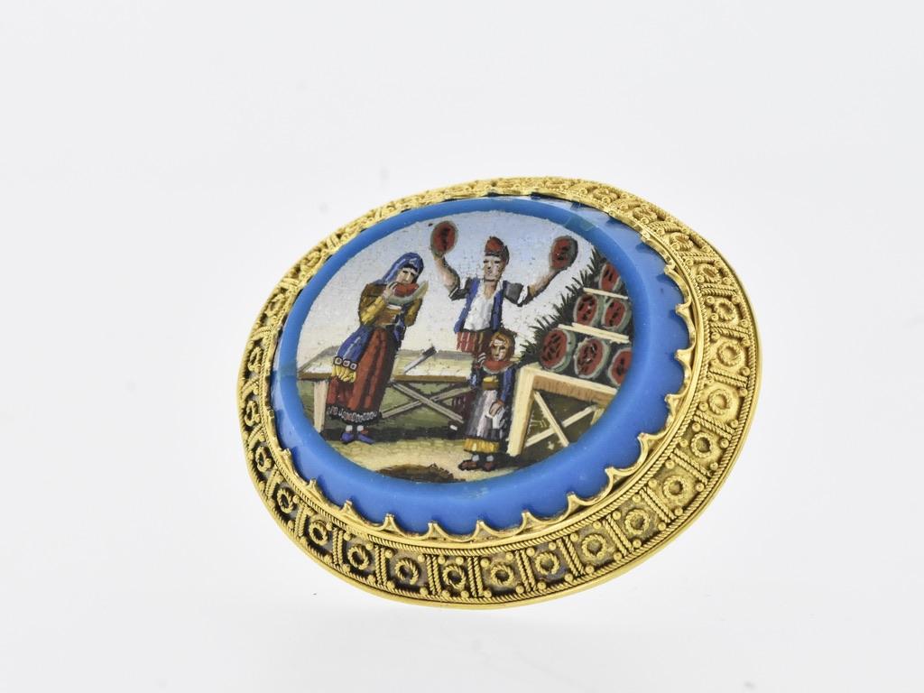 Women's or Men's Antique Micromosaic 18K Gold Brooch, French, c. 1880 For Sale
