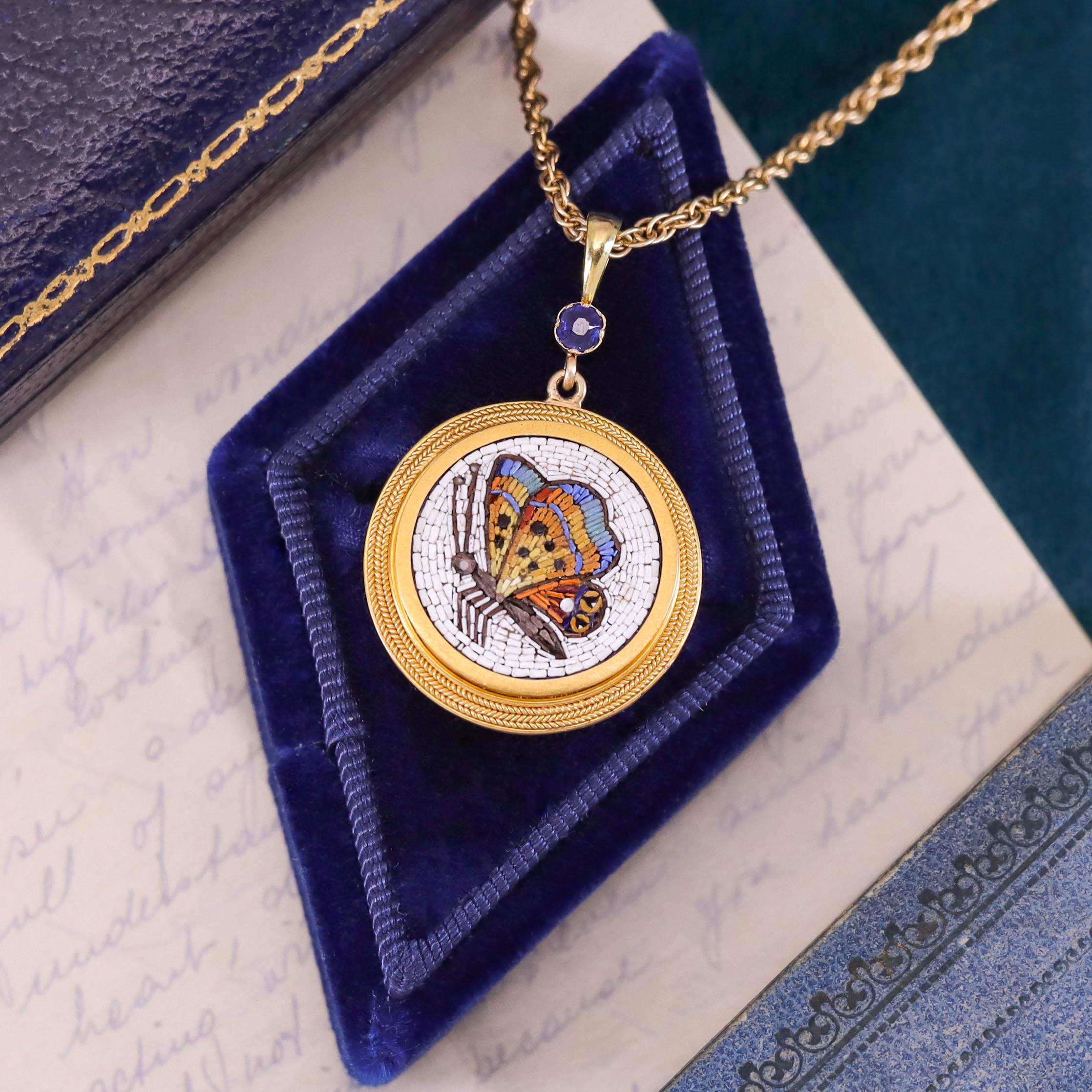 Antique Micromosaic Butterfly Necklace of 18k Gold For Sale 2