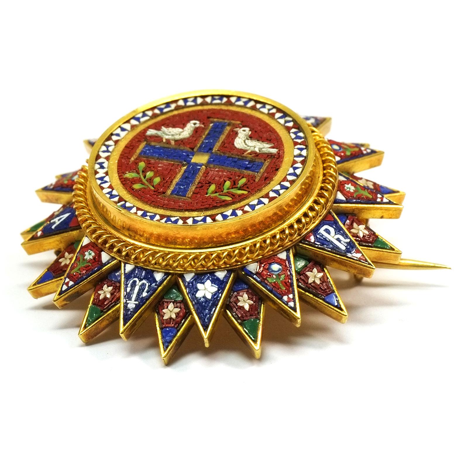 Antique Micro Mosaic Etruscan Revival Gold Brooch, Rome, circa 1860 In Good Condition In Goettingen, DE