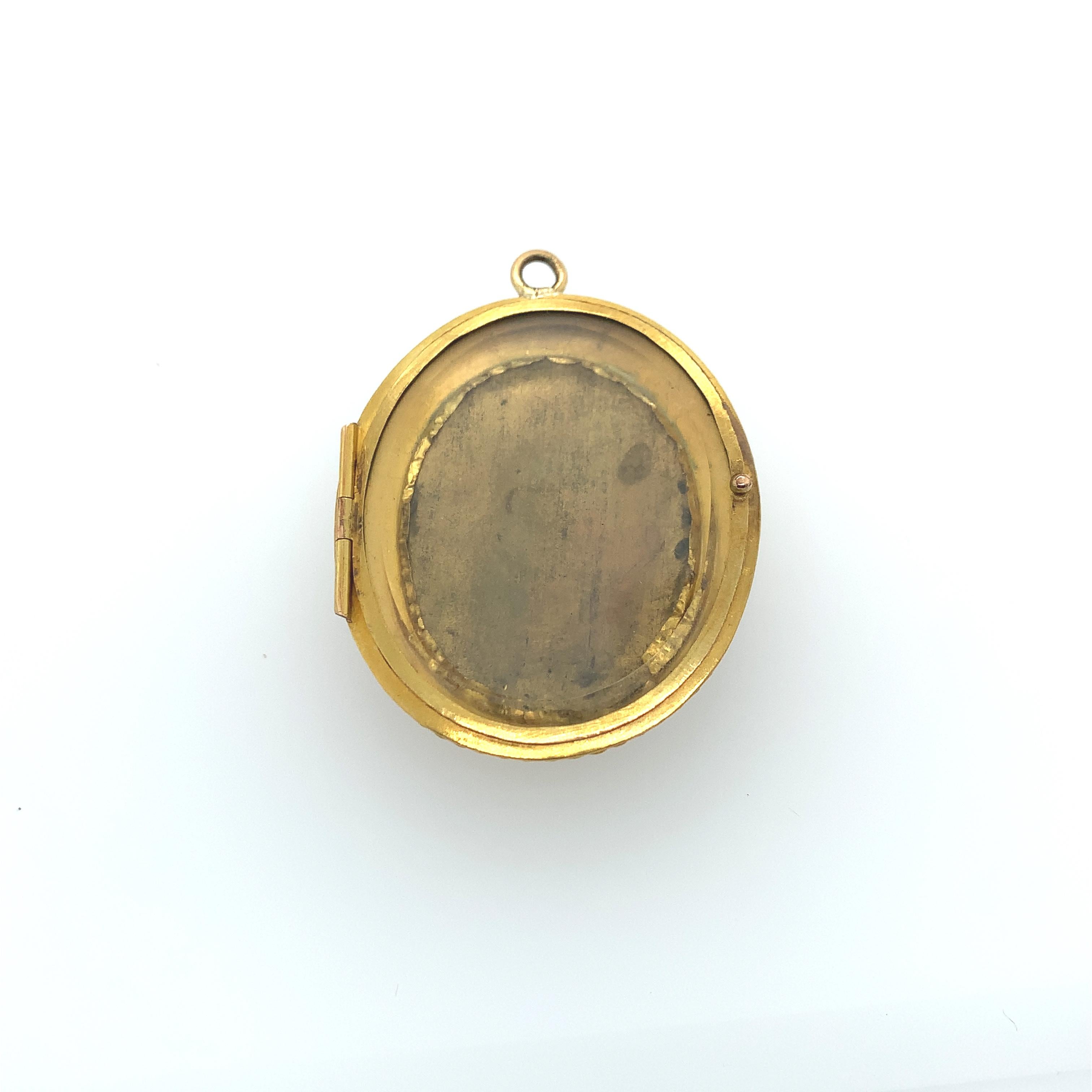 Antique Micromosaic Etruscan Revival Locket Pendant, Italy, Circa 1800 In Excellent Condition In Delray Beach, FL