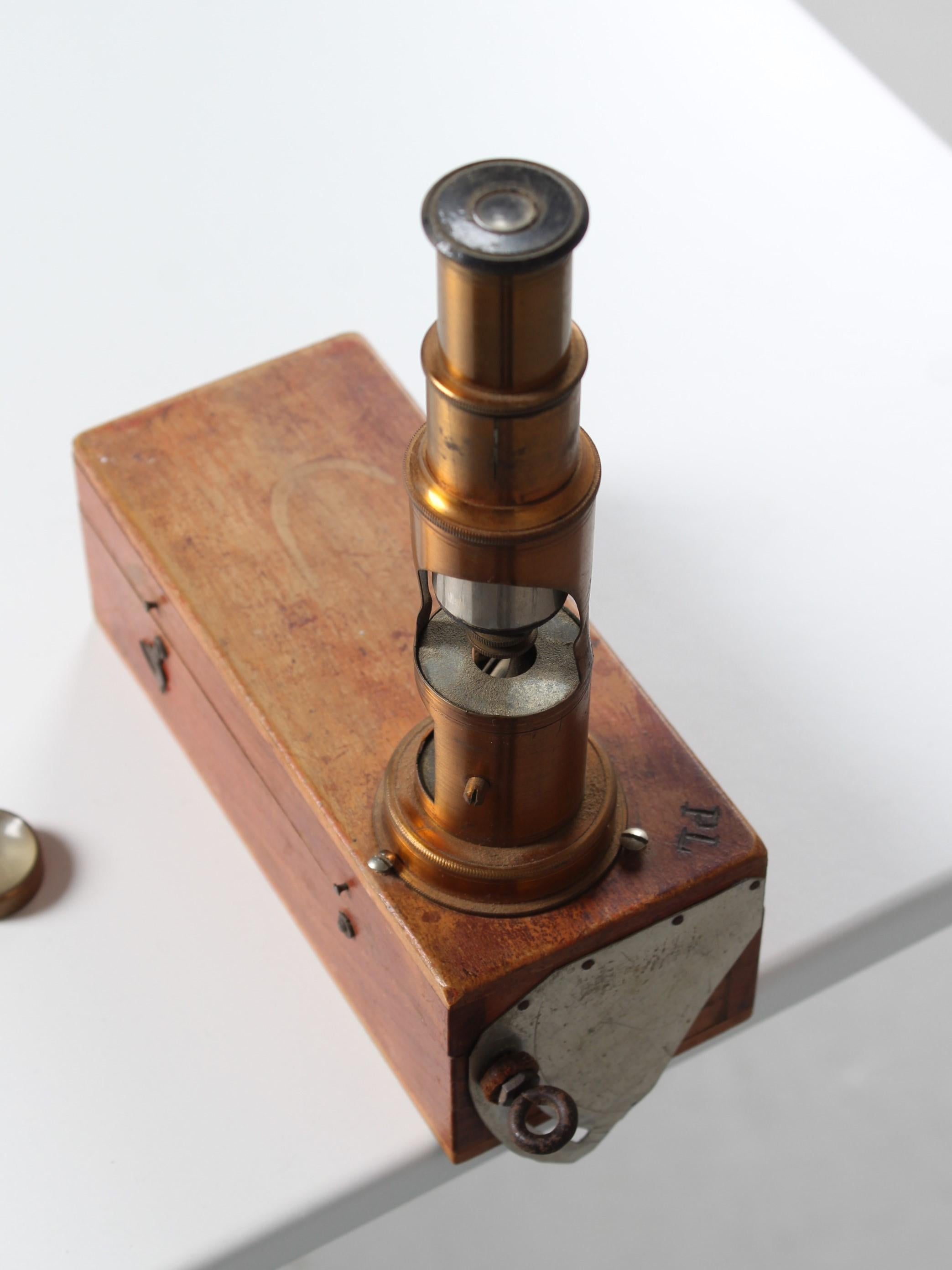 Antikes Mikroskop in Originalverpackung, um 1900 im Zustand „Relativ gut“ im Angebot in Greven, DE