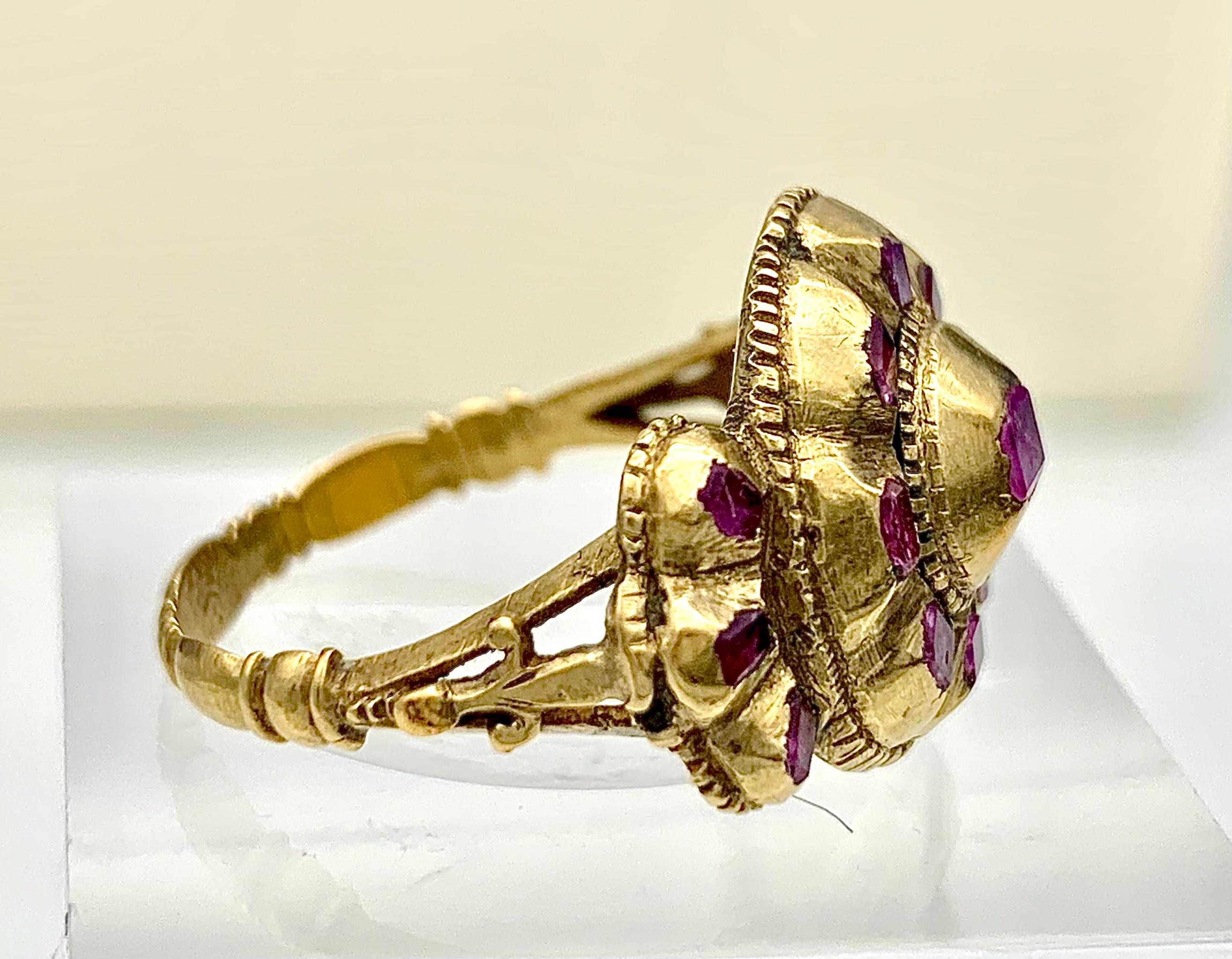 Taille mixte Antique Mid Century Antiques !8 Karat Gold Ring Flat Cut Rubies  en vente