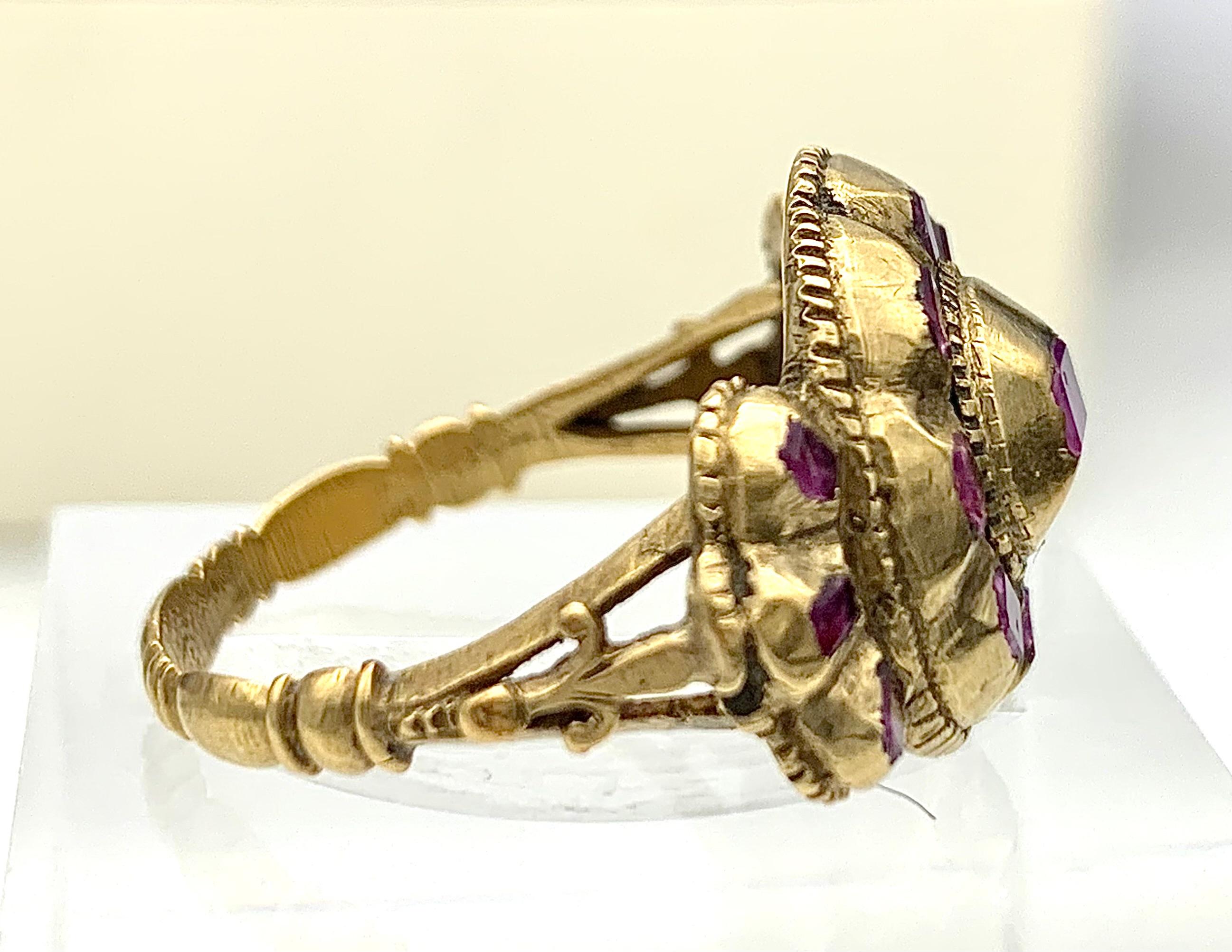 Antique Mid Century Antiques !8 Karat Gold Ring Flat Cut Rubies  Pour femmes en vente