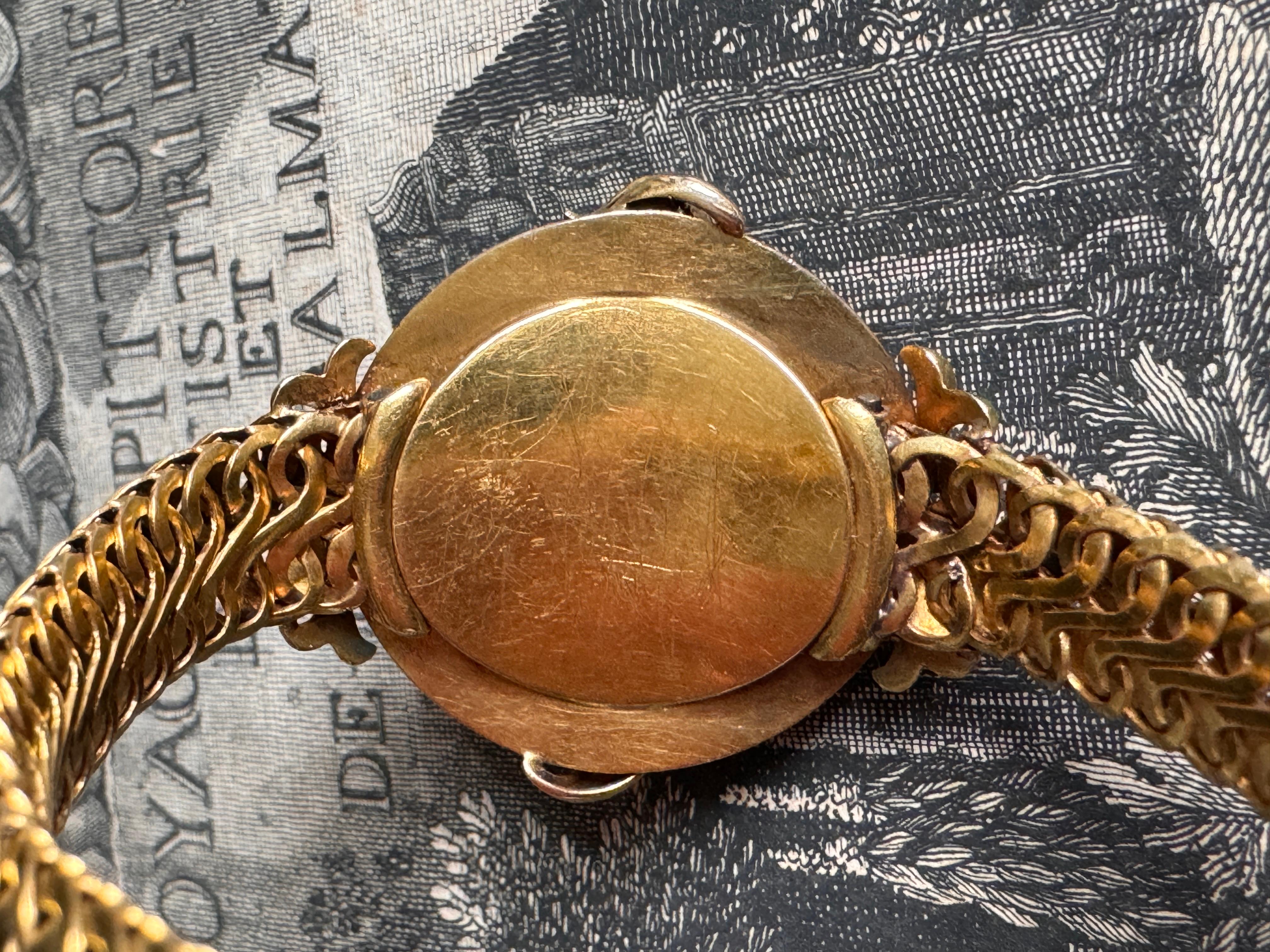 Antikes blaues Guilloche-Emaille-Medaillon-Armband aus der Mitte des 19. Jahrhunderts mit Diamantstern im Angebot 1