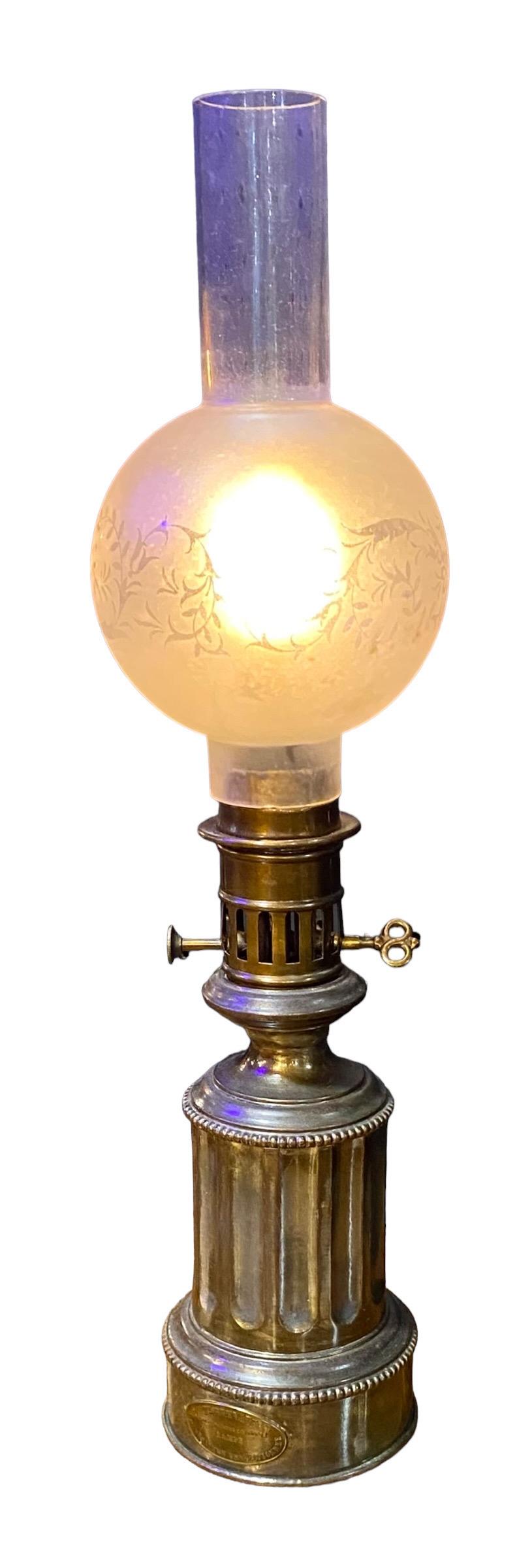 Louis-Philippe Ancienne lampe modératrice française du milieu du 19e siècle maintenant électrifiée