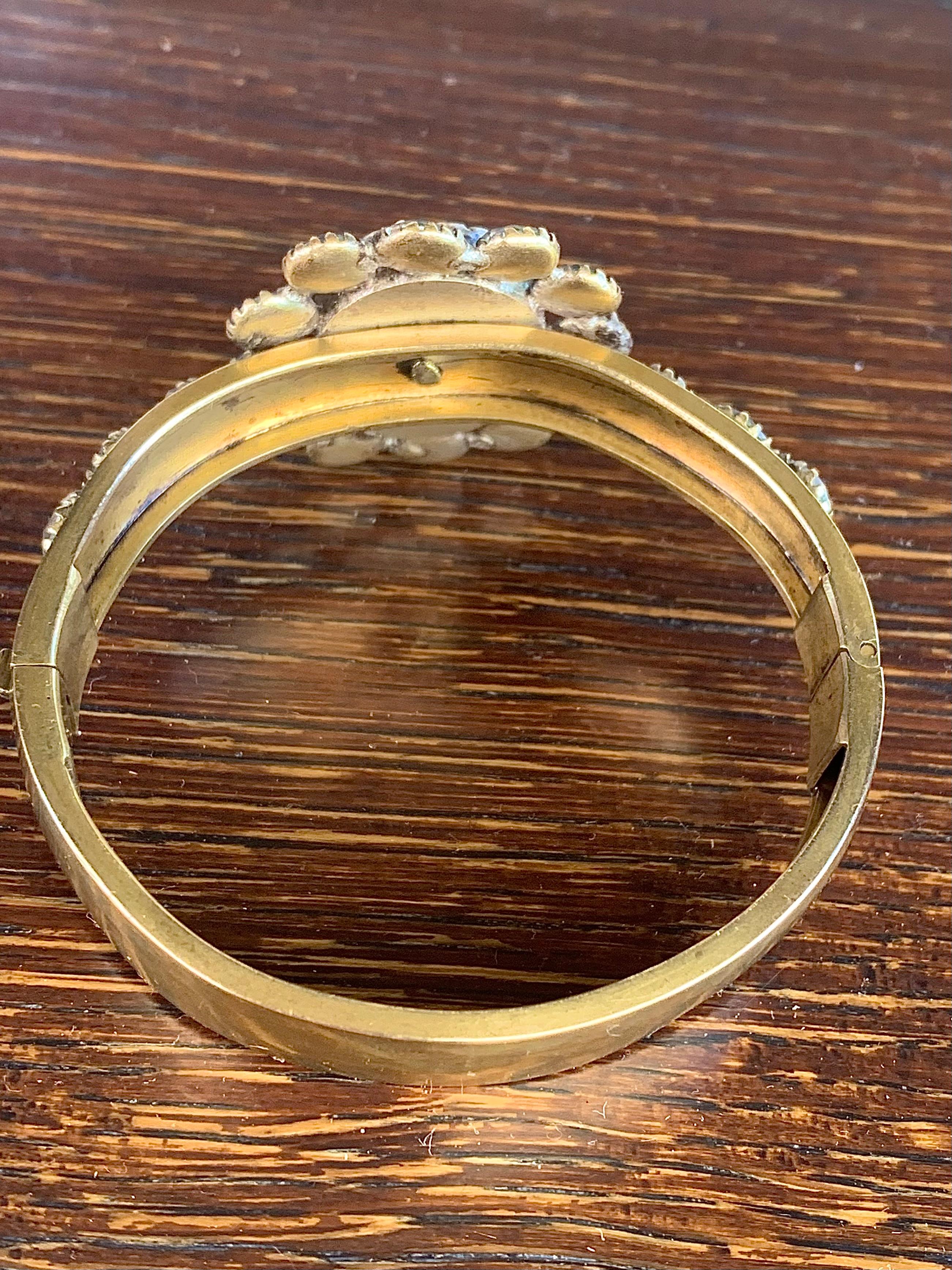 Donna Antico Bangle Porcellain Miniature Gilt Metall Paste della metà del 19° secolo in vendita