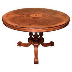 Table basse ancienne en ronce de noyer, datant du milieu du XIXe siècle