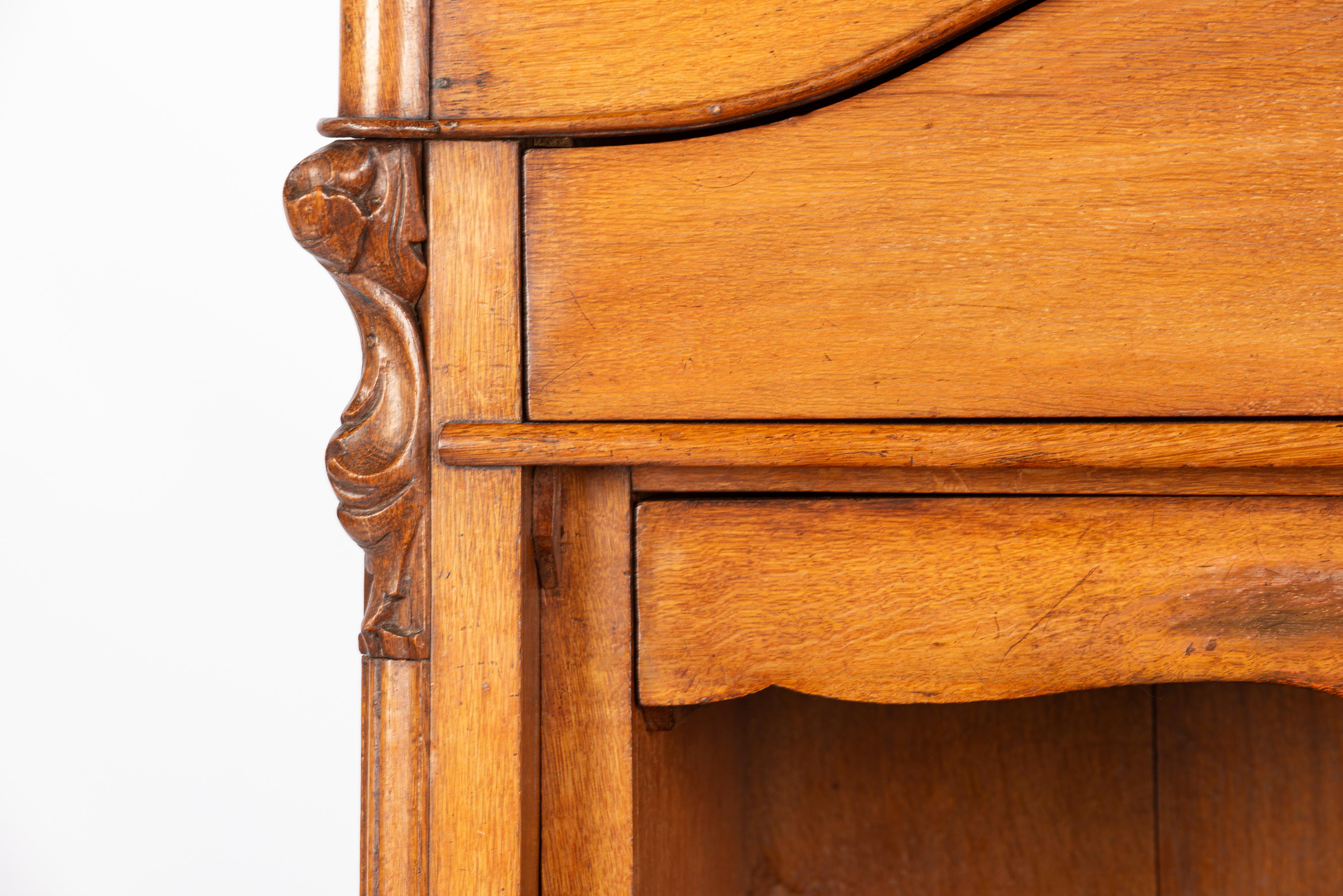 Antique mid 19th century Dutch honey color oak Biedermeier Secretary Desk For Sale 6