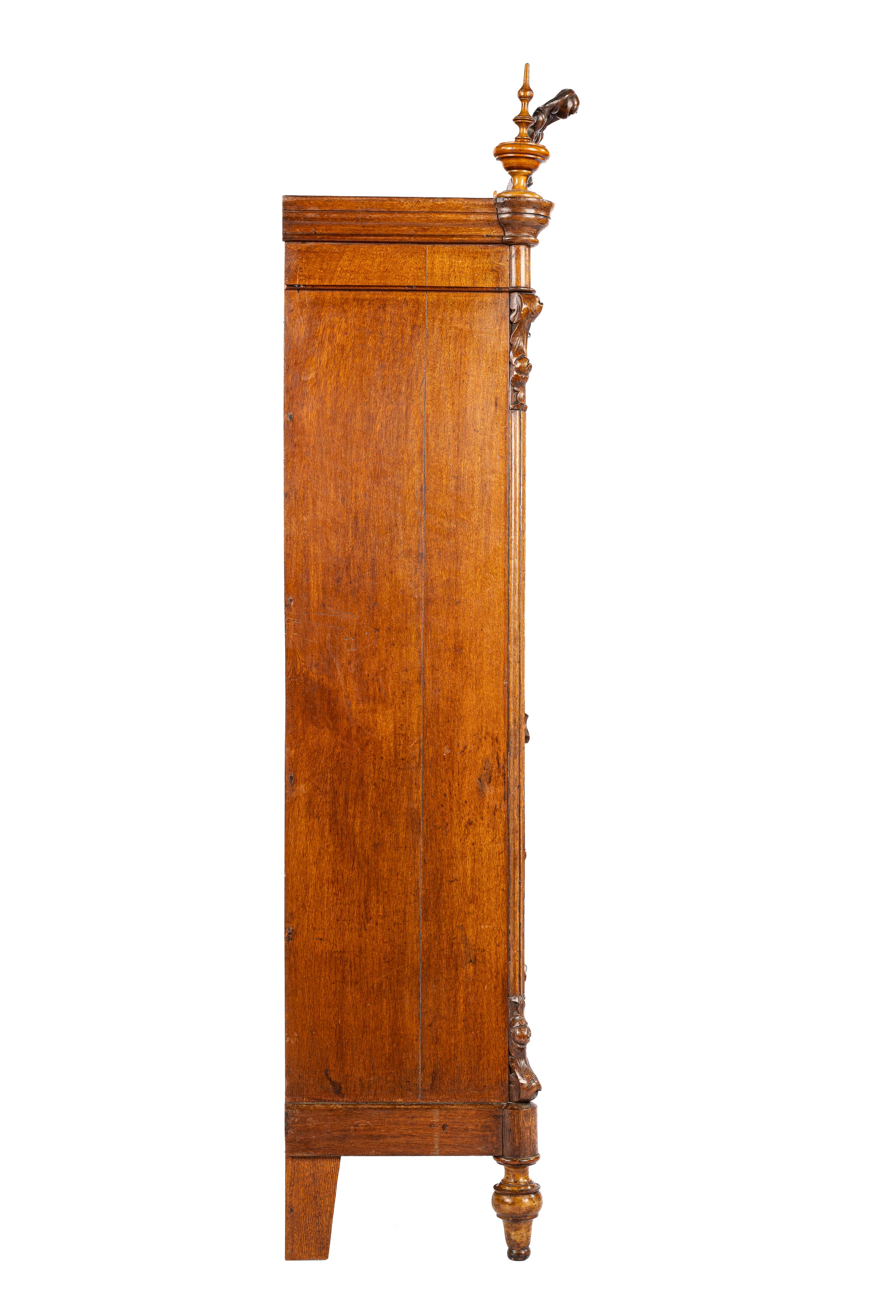 Antique mid 19th century Dutch honey color oak Biedermeier Secretary Desk In Good Condition For Sale In Casteren, NL