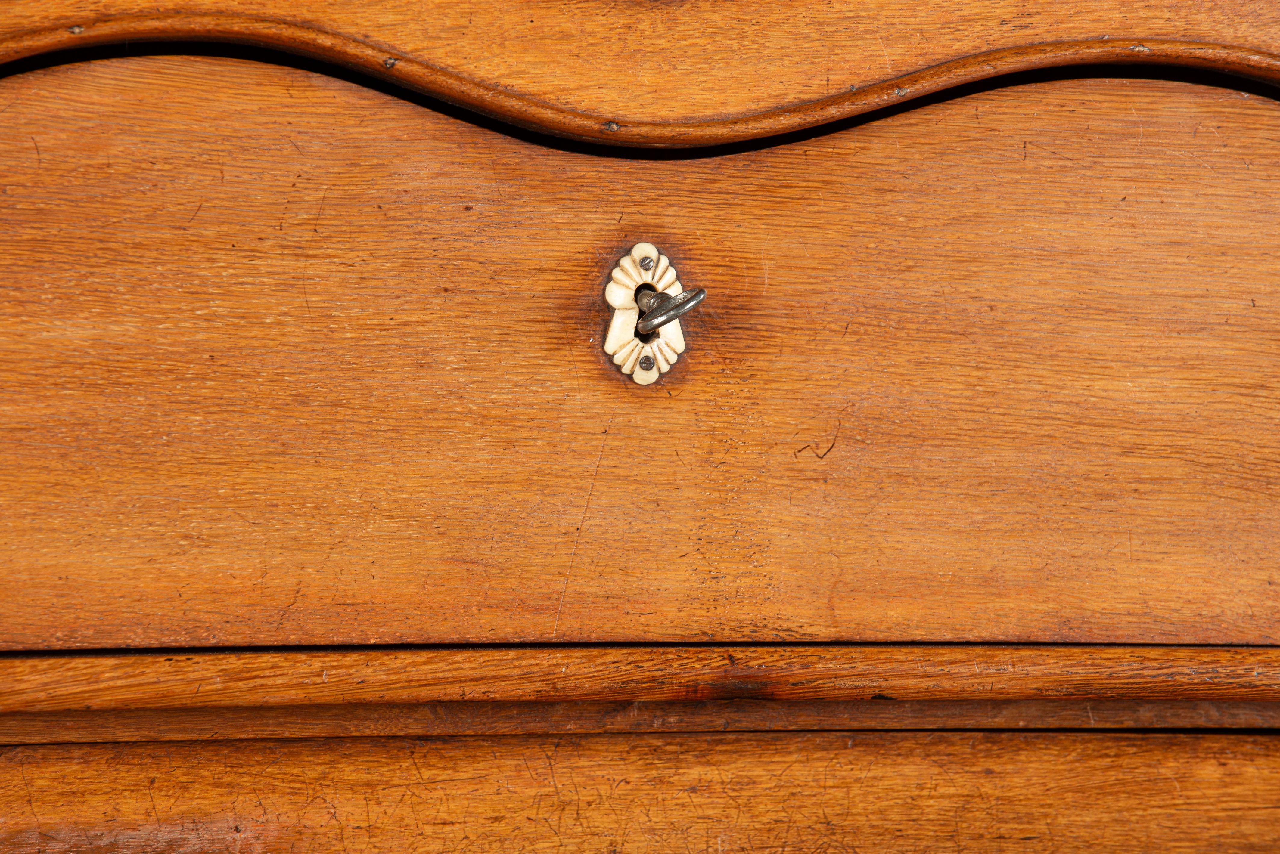 Antique mid 19th century Dutch honey color oak Biedermeier Secretary Desk For Sale 1