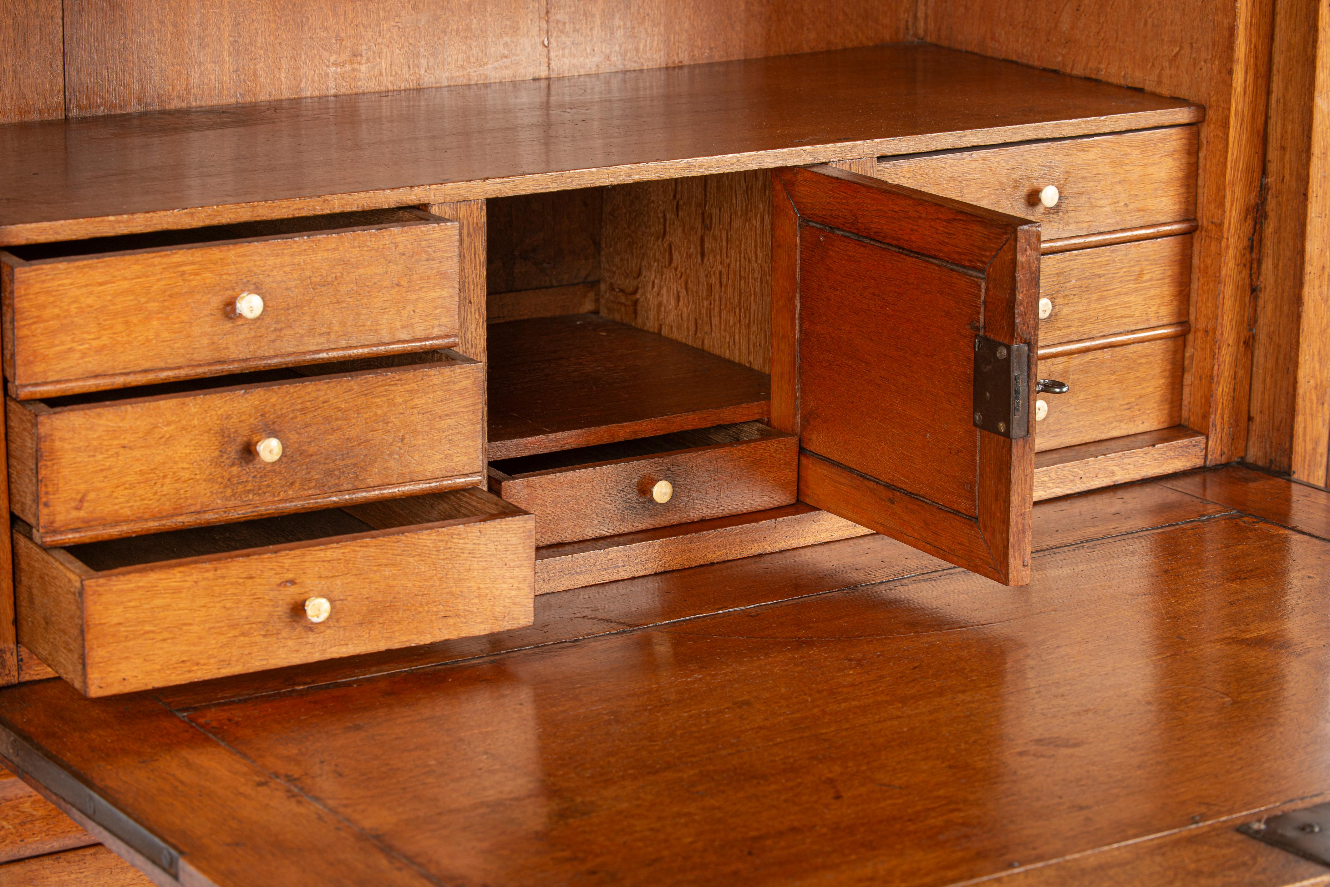 Antique mid 19th century Dutch honey color oak Biedermeier Secretary Desk For Sale 2