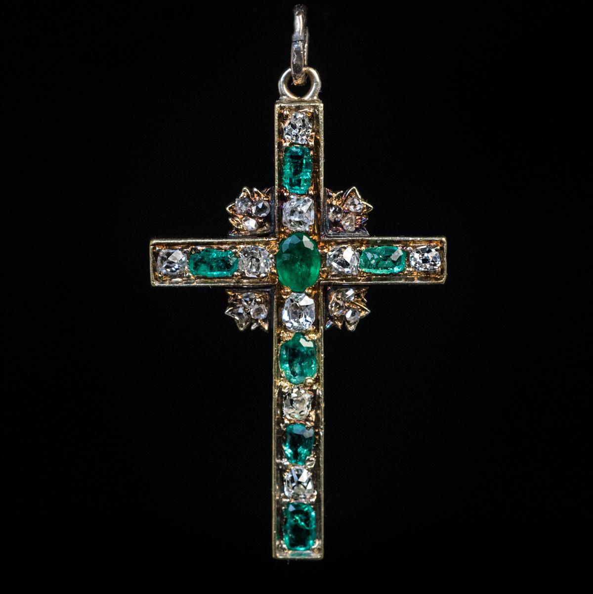 Women's or Men's Antique Mid-19th Century Emerald Diamond Gold Cross Pendant