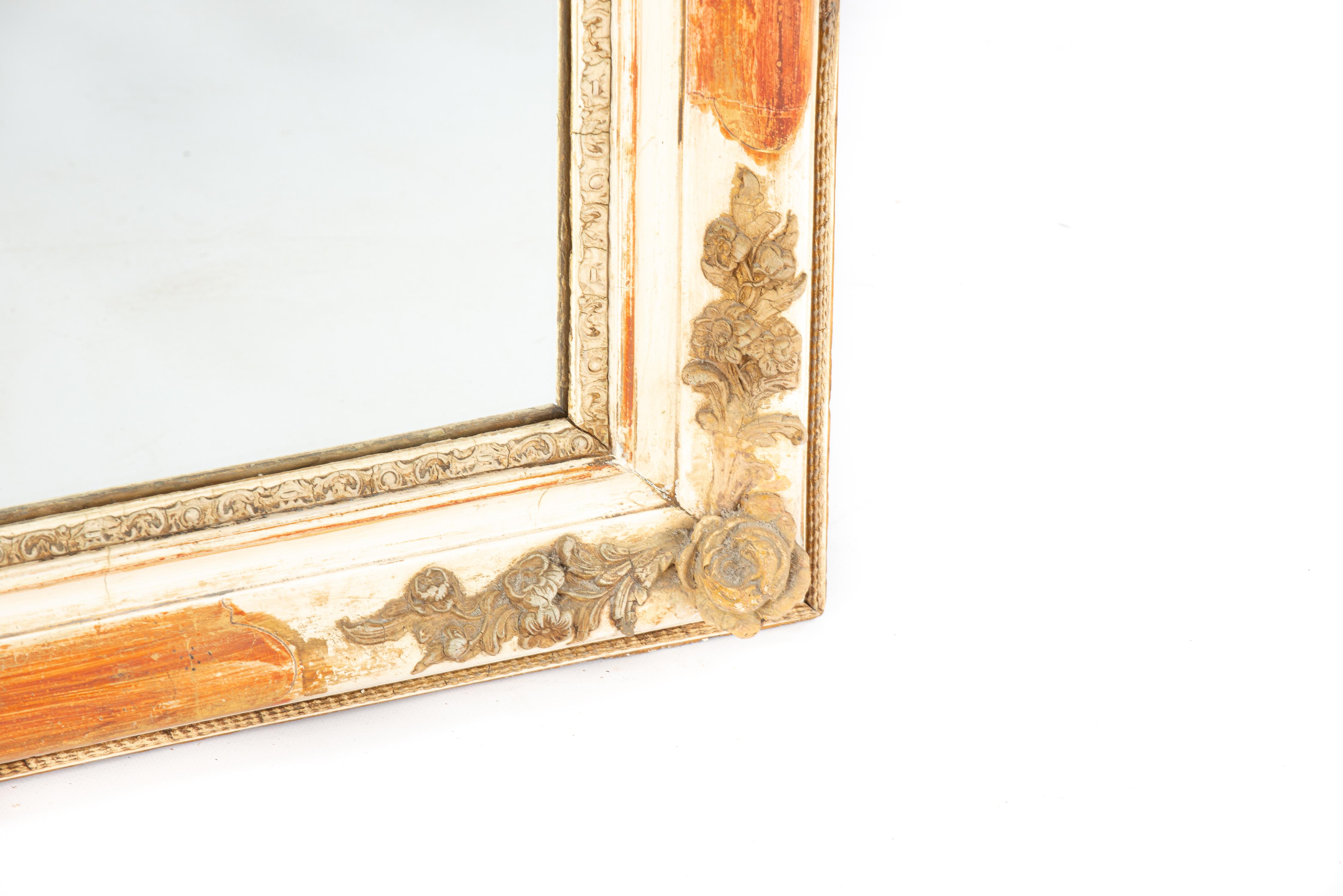 Français  Antique Mid Century Antiques Frech Louis Philippe miroir de cheminée à dorures délavées du milieu du 19ème siècle en vente