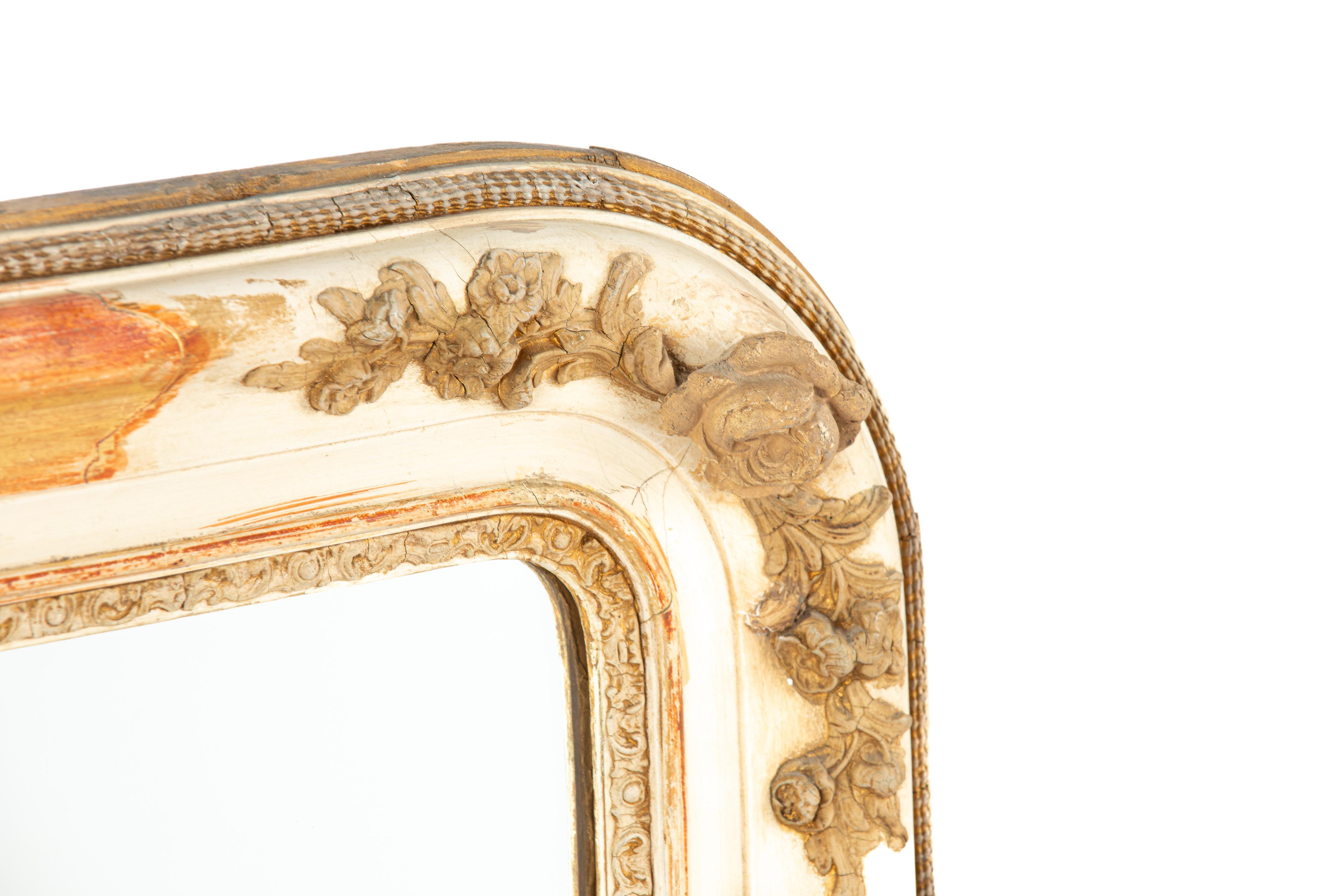 Gesso  Antique Mid Century Antiques Frech Louis Philippe miroir de cheminée à dorures délavées du milieu du 19ème siècle en vente