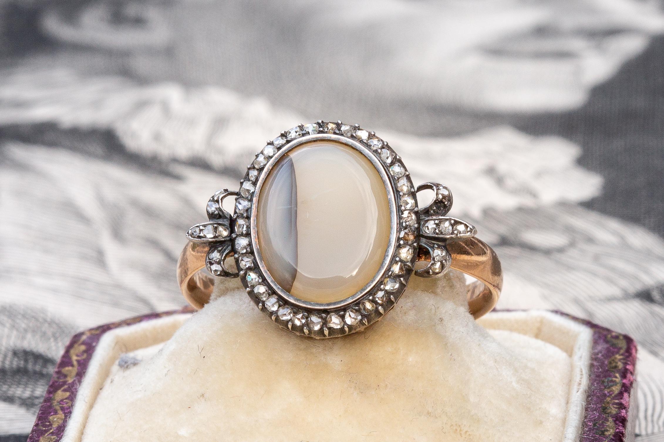Antique Mid-19th Century, French 18K Agate and Rose Cut Diamond Cluster Ring In Excellent Condition For Sale In London, GB