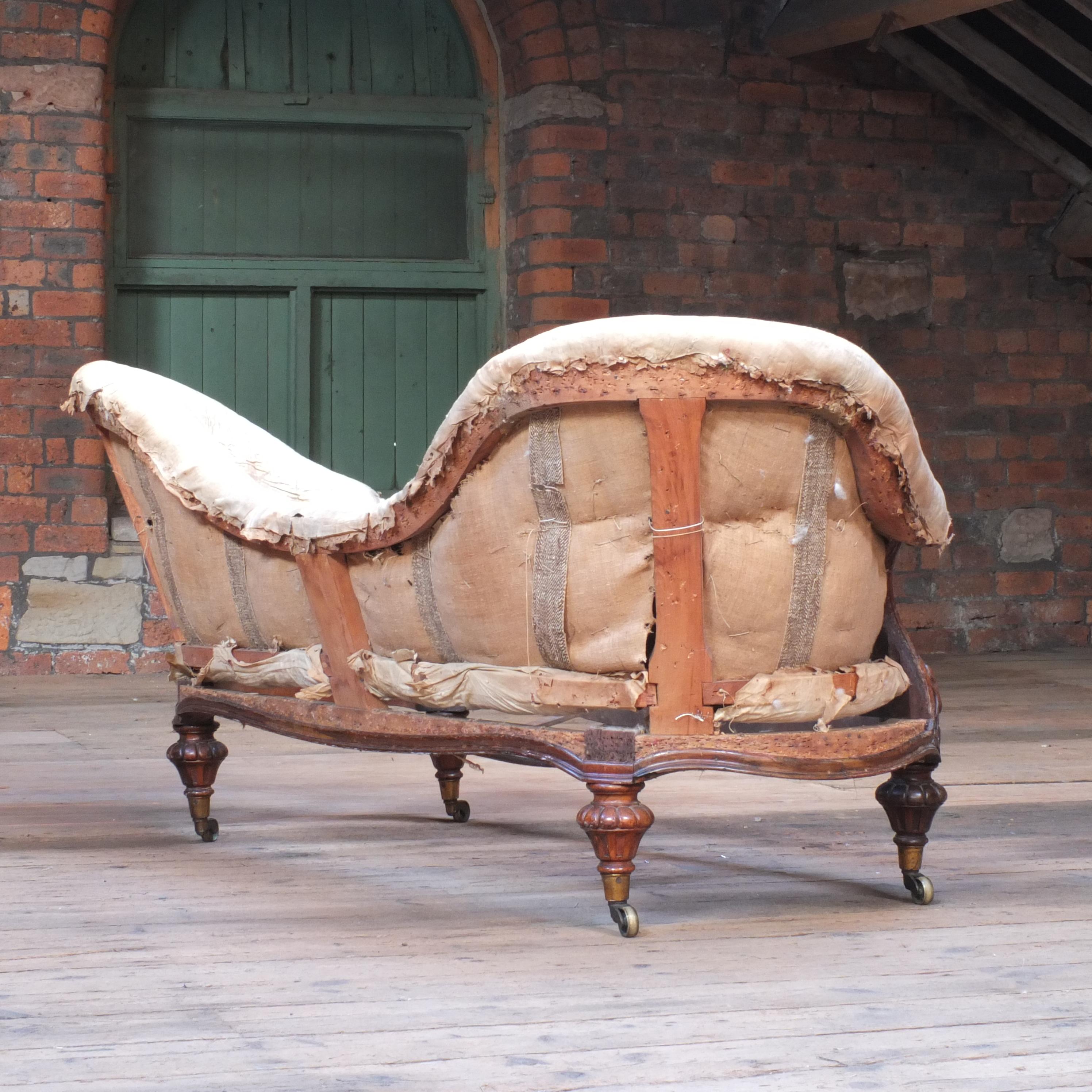 Walnut Antique Mid 19th Century Gillows Double Spoon Back Sofa