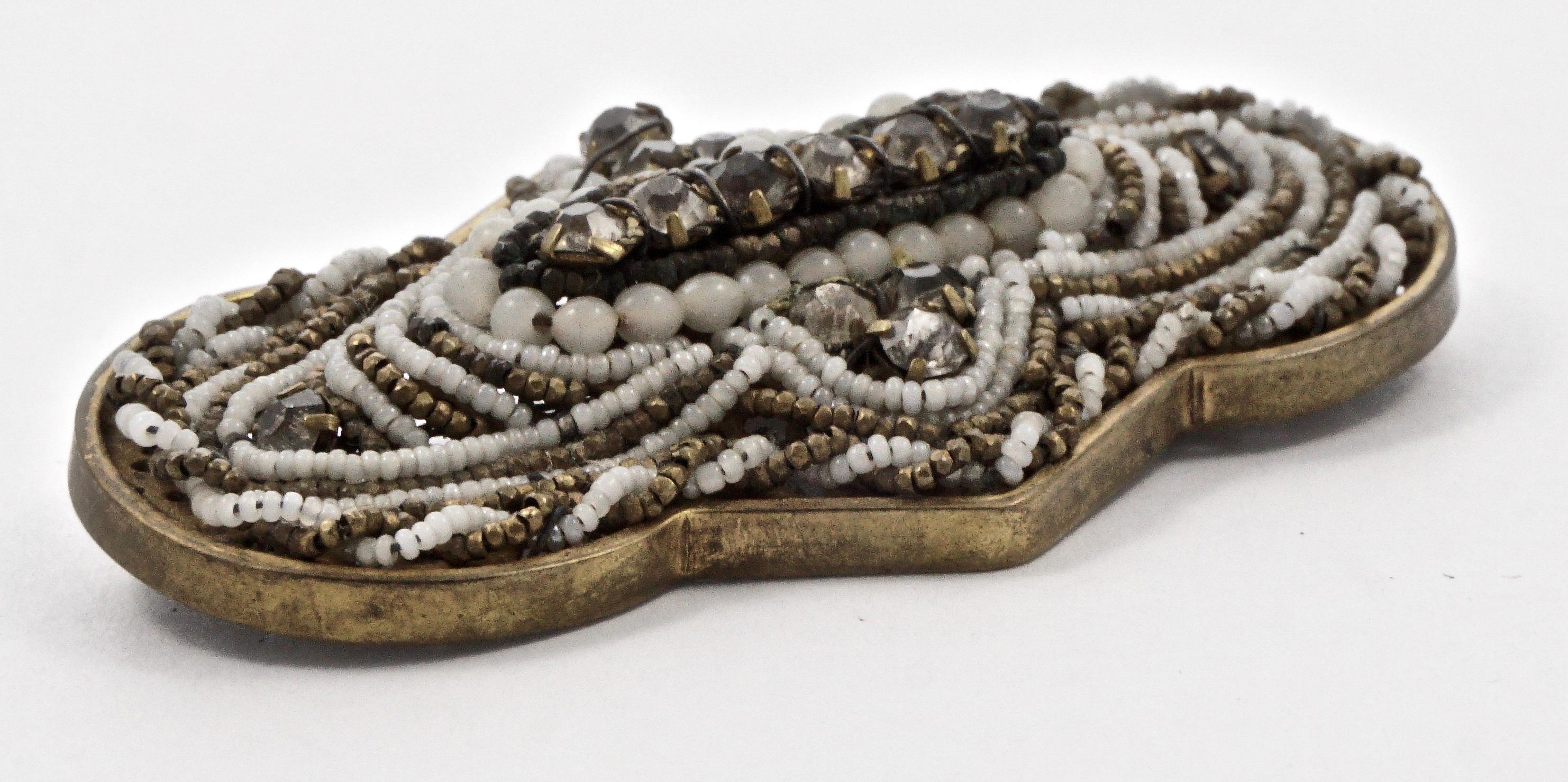 Antike Brosche aus geschliffenem Stahl mit goldfarbenen, cremefarbenen und geschliffenen Perlen aus der Mitte des 19. Jahrhunderts im Angebot 3