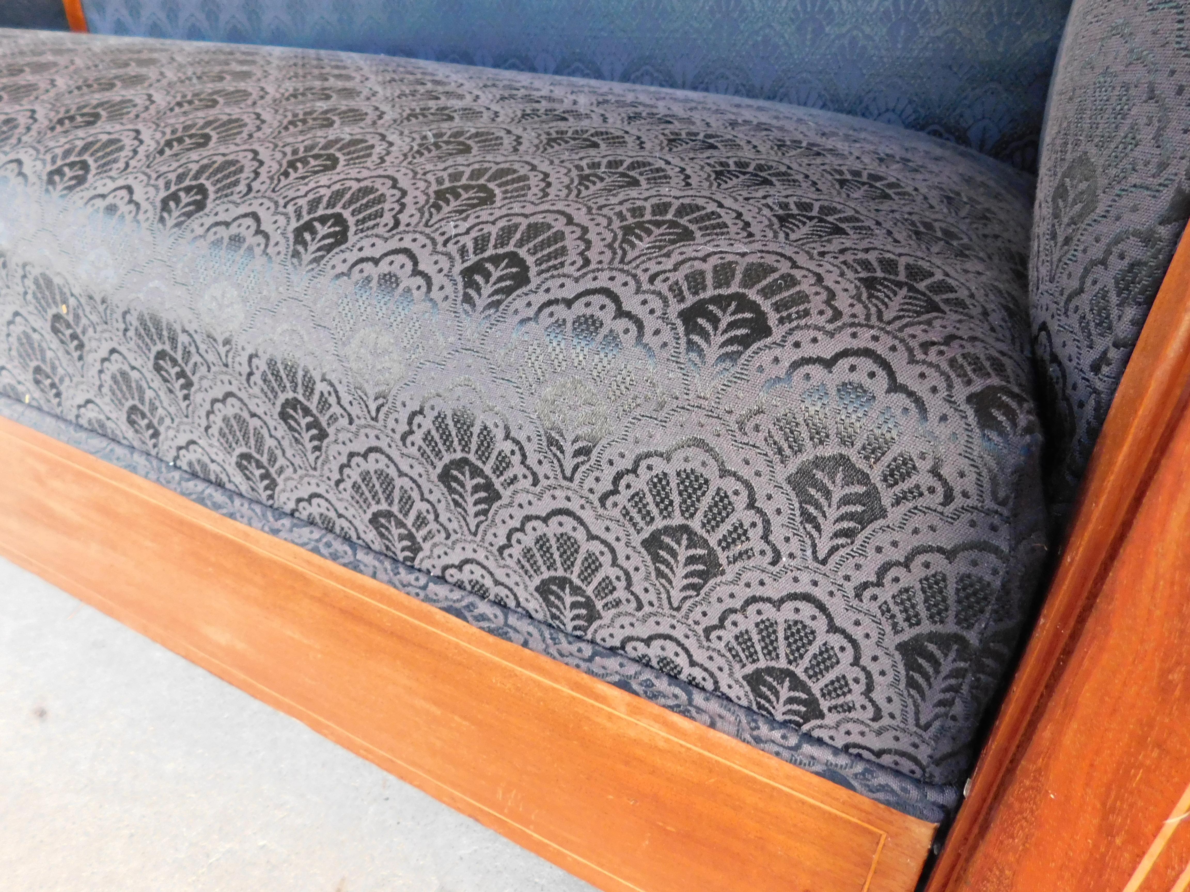 Antikes Biedermeier-Sofa aus Mahagoni und Intarsien aus der Mitte des 19. Jahrhunderts im Angebot 4