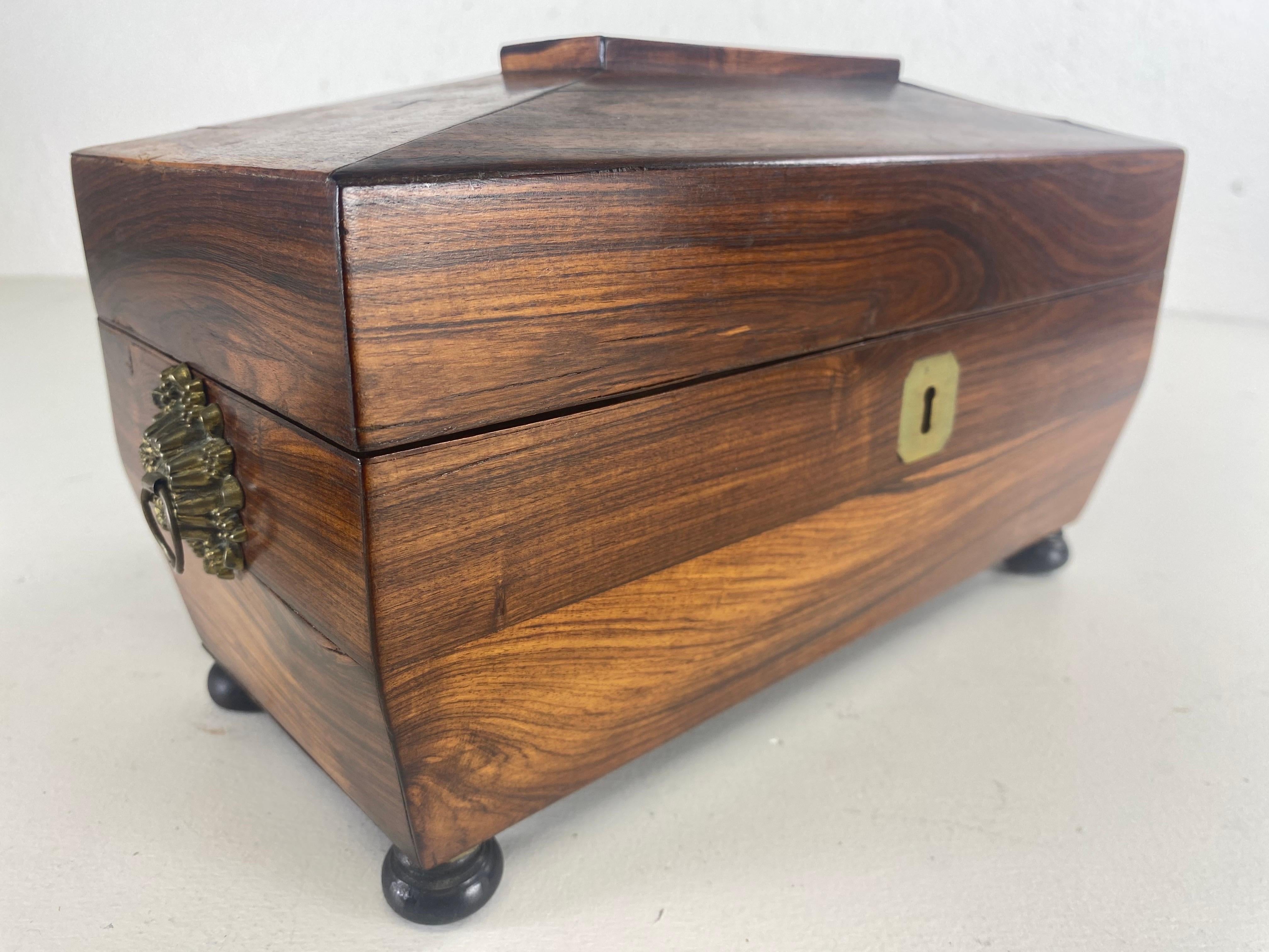 Ancienne boîte à thé en bois de rose du Mid Century Antiques en vente 4