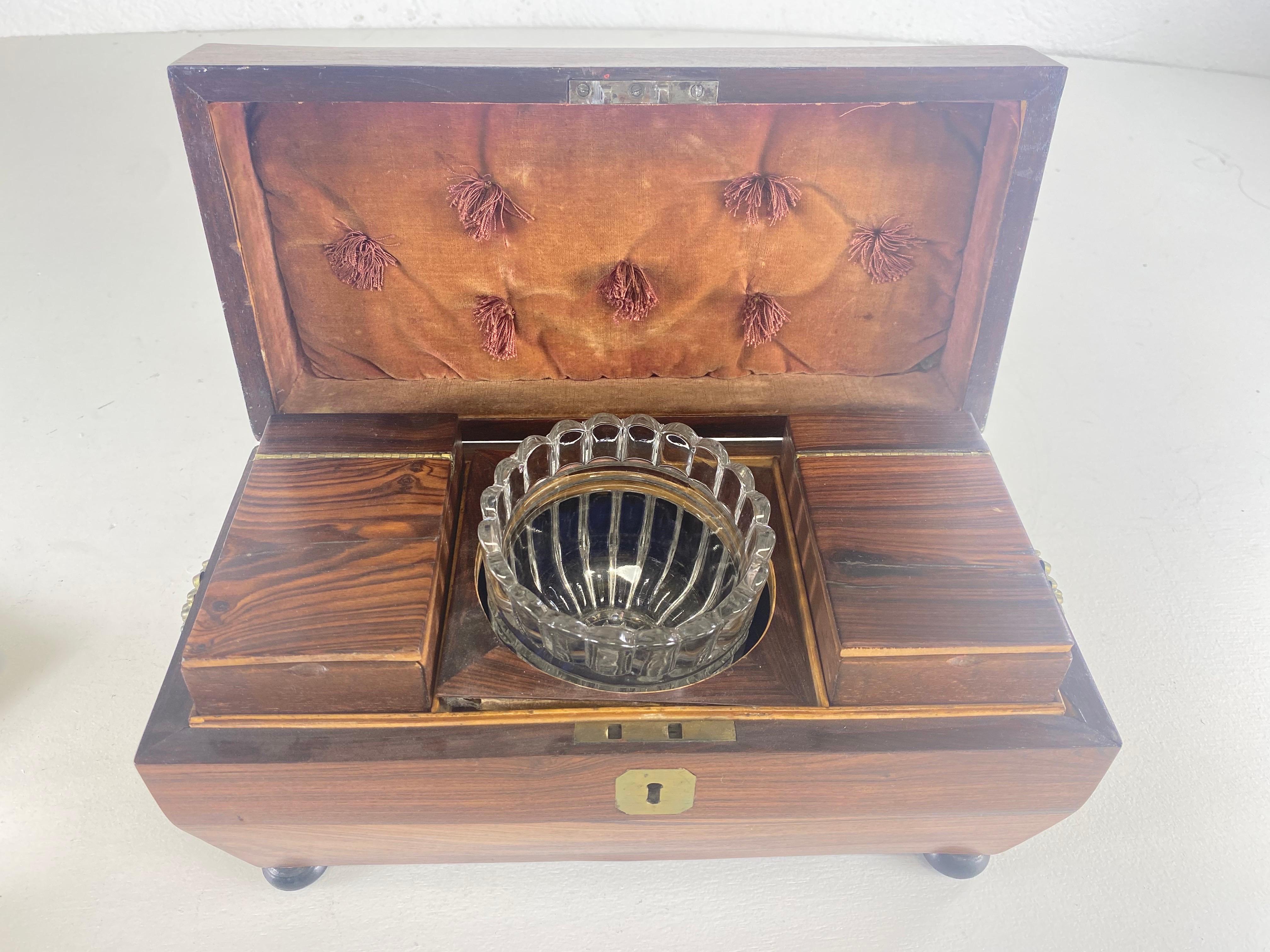 Empire américain Ancienne boîte à thé en bois de rose du Mid Century Antiques en vente