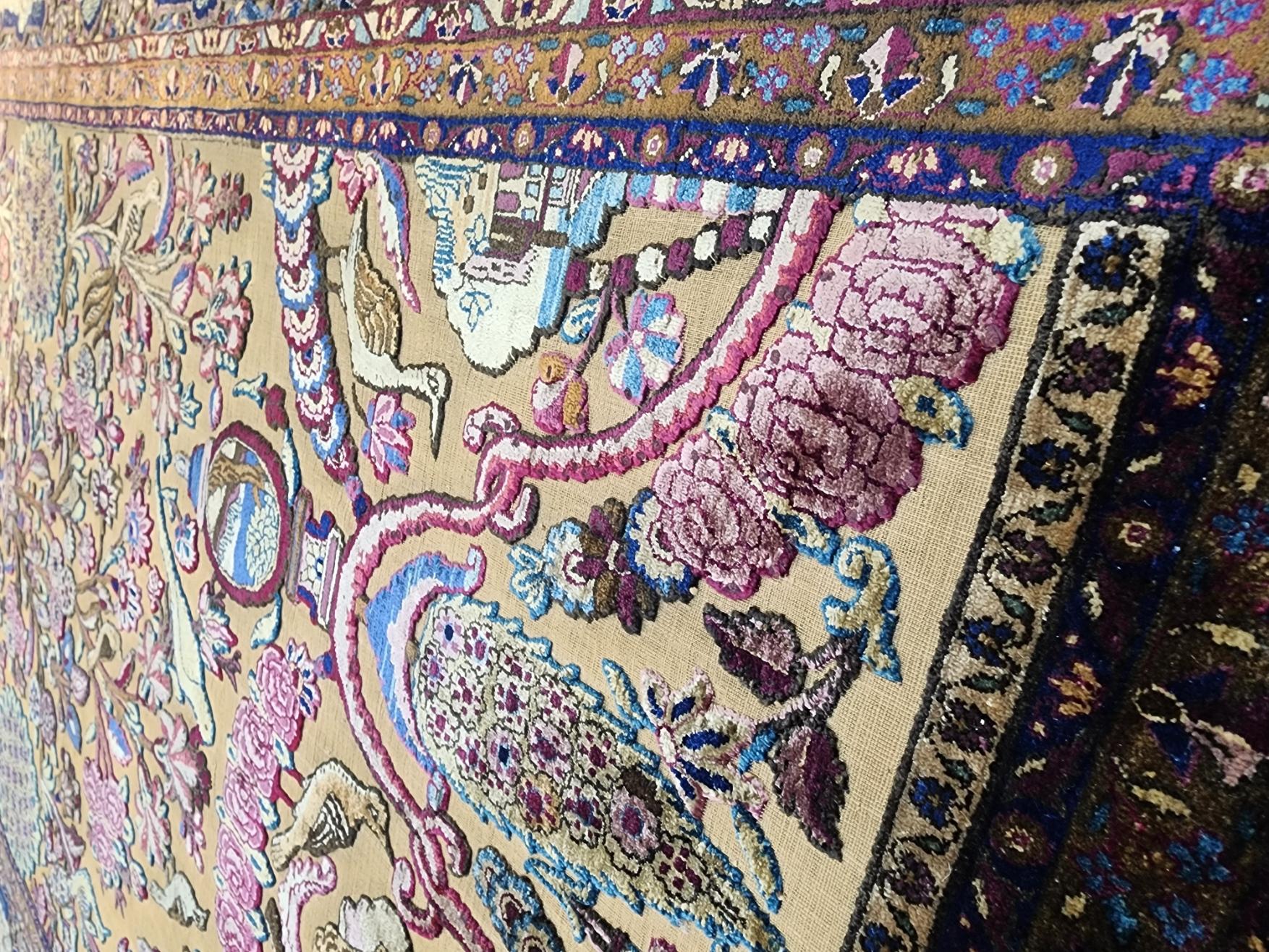 Antiker Souf Kashan Persischer Seiden-Goldfaden-Teppich mit 3D-prägung aus der Mitte des 19. Jahrhunderts  im Angebot 3