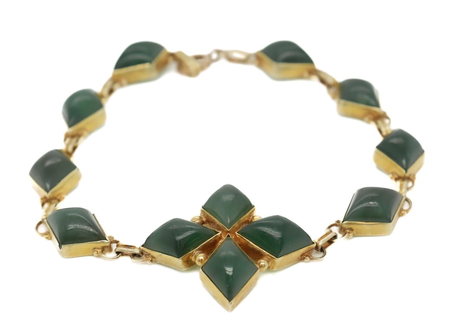 Cabochon Antique Mid-Century 14k Gold & Green Jade Bracelet For Sale