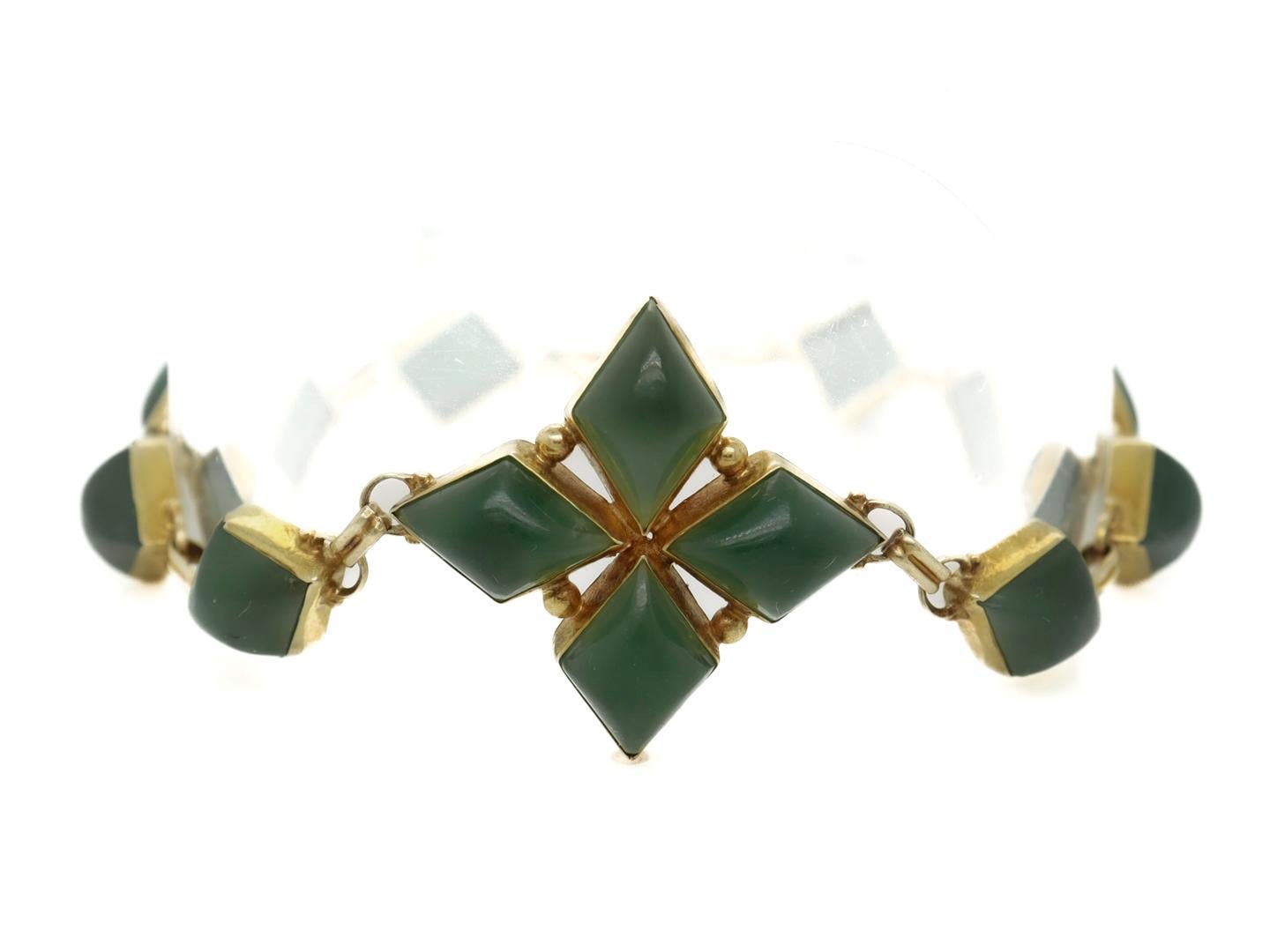 Antique Mid-Century 14k Gold & Green Jade Bracelet In Good Condition For Sale In Philadelphia, PA