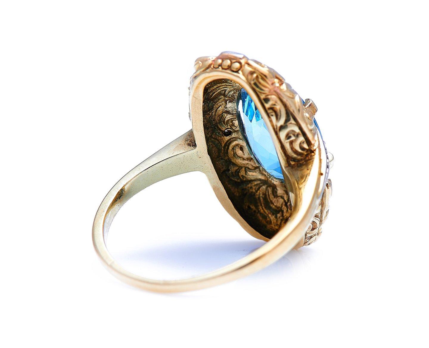 Antique, Midcentury, 1930s, 14 Carat Gold, Aquamarine and Diamond Ring In Excellent Condition For Sale In Rochford, Essex