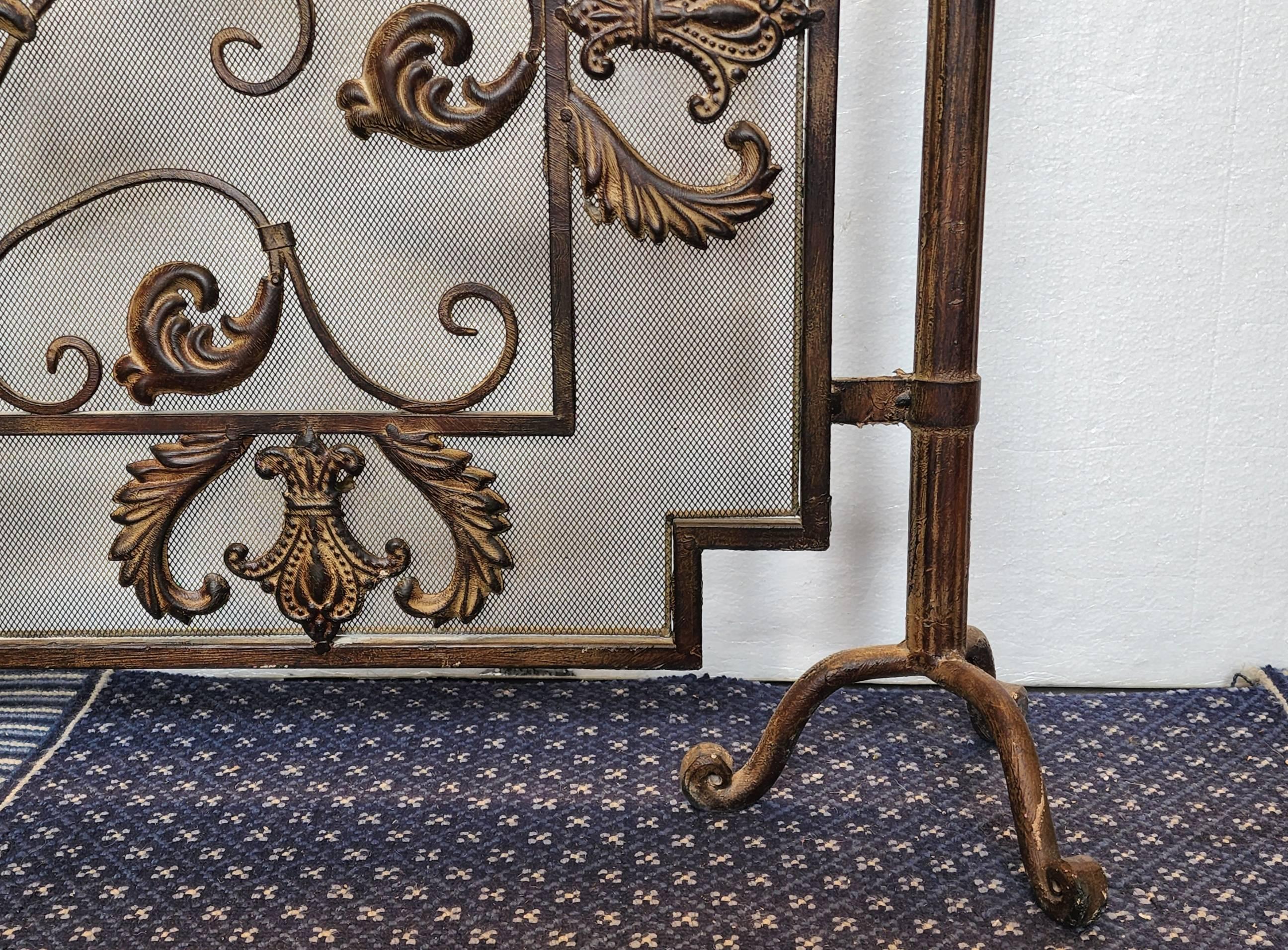 Antique Mid Century Brass Fire Screen In Excellent Condition In Dallas, TX