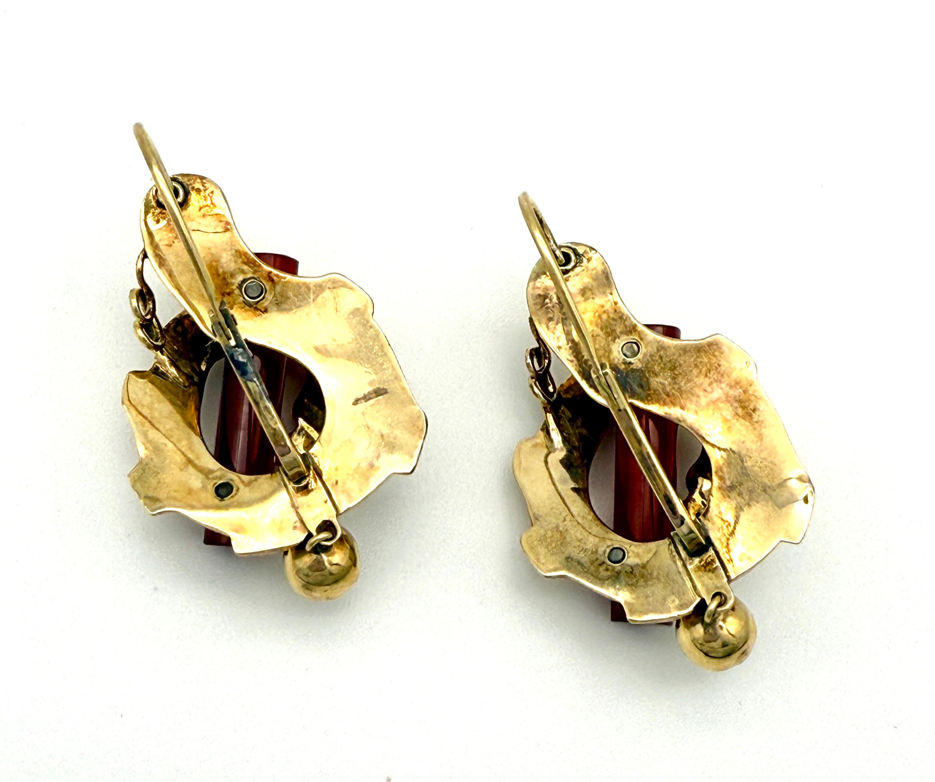 Début de l'époque victorienne Boucles d'oreilles pendantes en or 14K du milieu du 19e siècle, carnéalien en vente